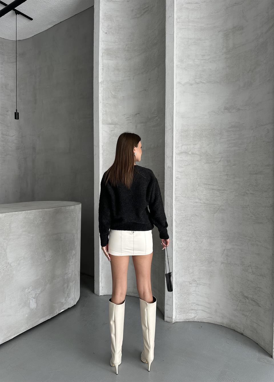 V Yaka Yumuşak Siyah Oversize Kazak