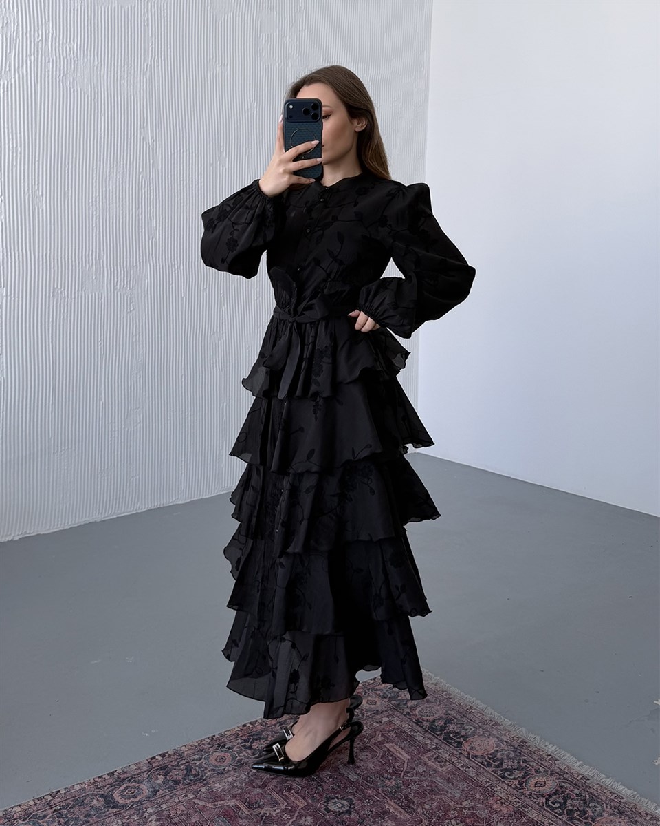 Volanlı Kat Kat Kuşaklı Siyah Maxi Elbise