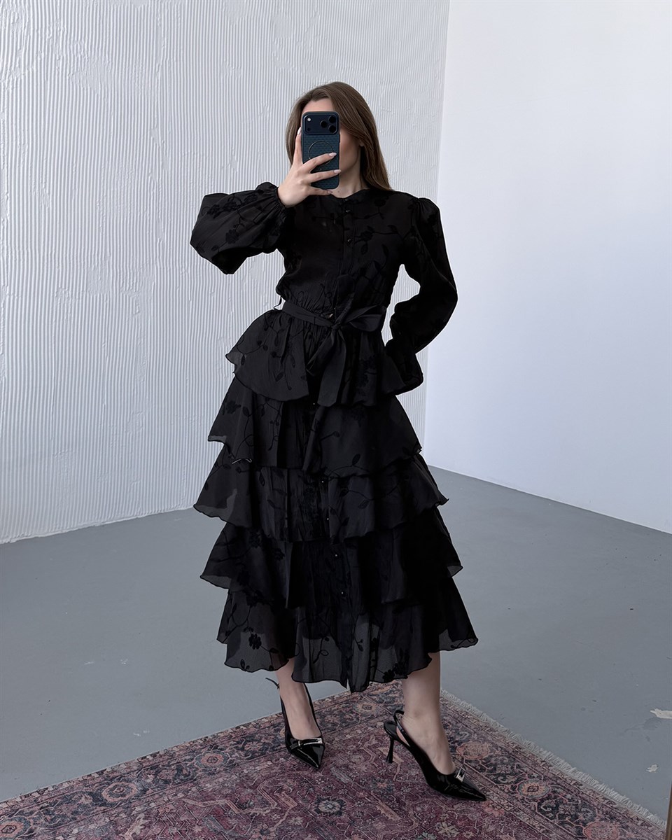 Volanlı Kat Kat Kuşaklı Siyah Maxi Elbise