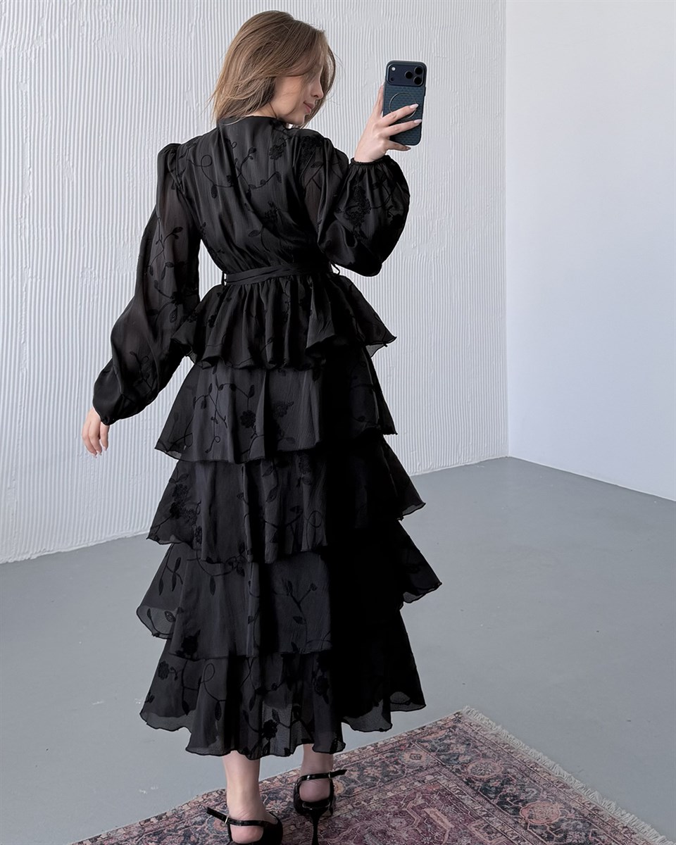 Volanlı Kat Kat Kuşaklı Siyah Maxi Elbise