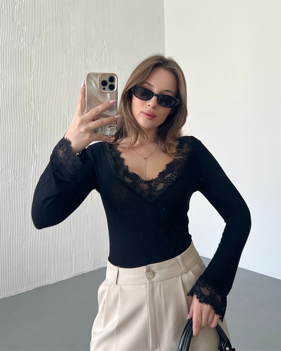 Dantel Detaylı V Yaka Siyah Body