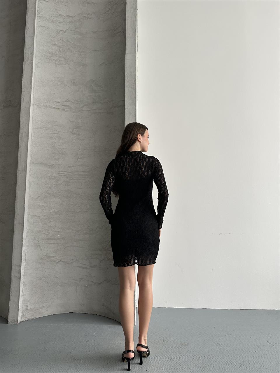 Yüksek Yaka Dantelli Siyah Mini Elbise