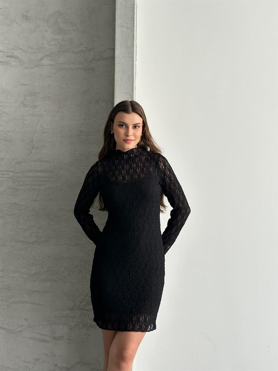 Yüksek Yaka Dantelli Siyah Mini Elbise