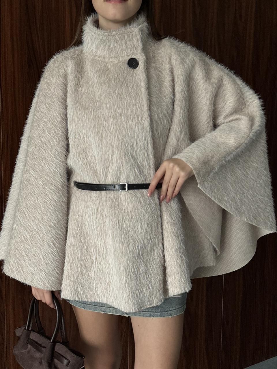 Yüksek Yakalı Modern Bej Panço