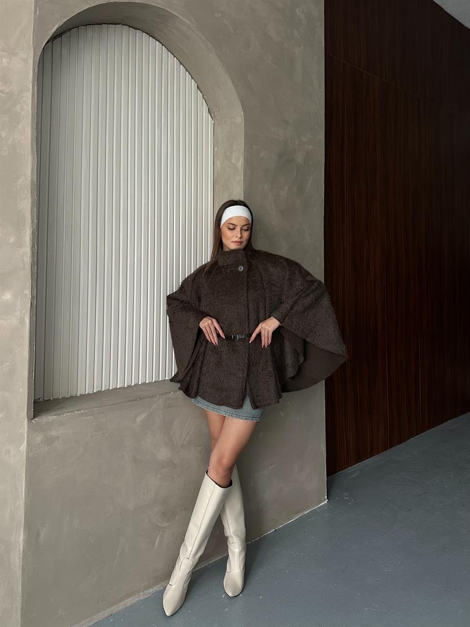 Yüksek Yakalı Modern Kahverengi Panço