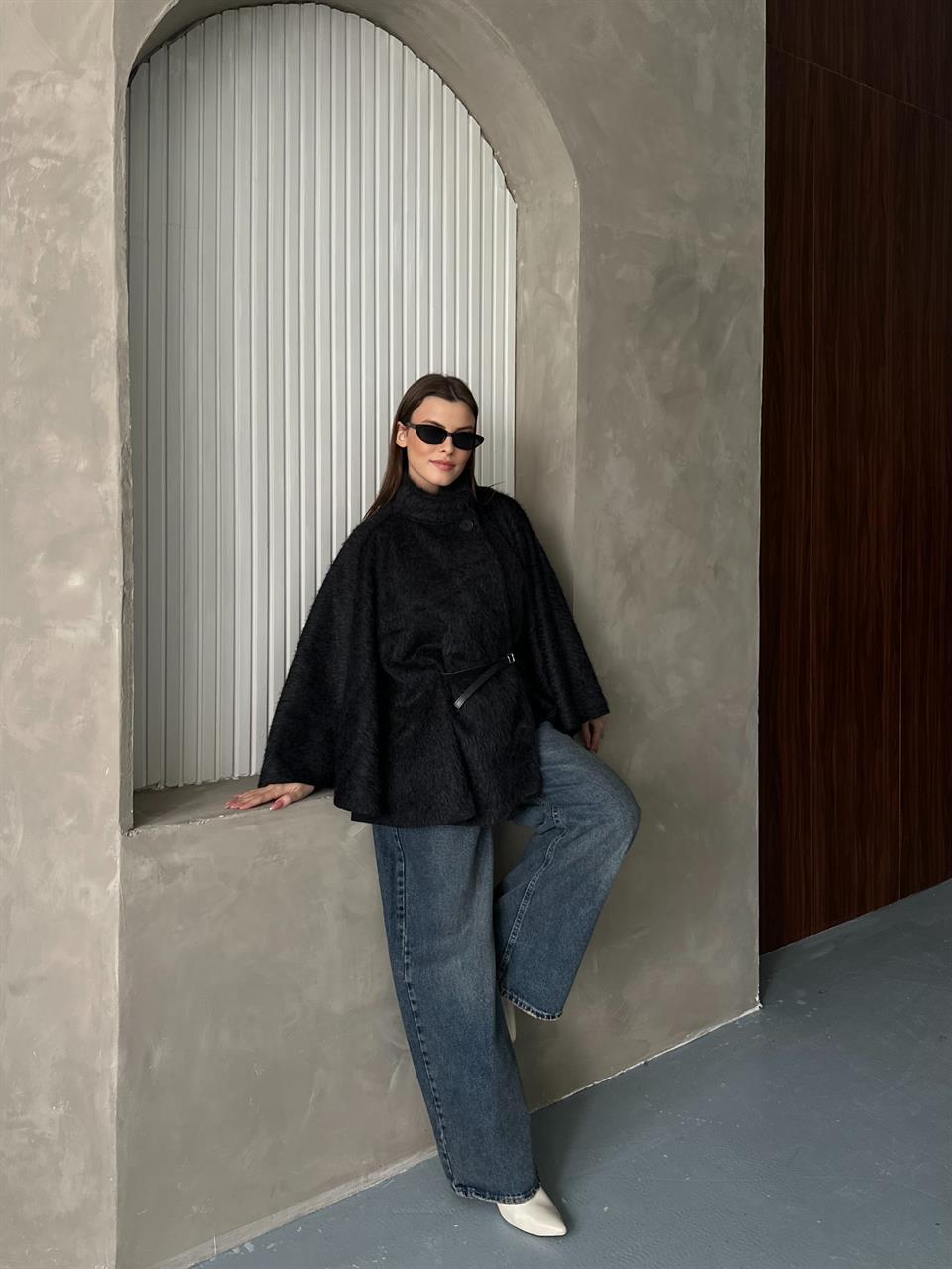 Yüksek Yakalı Modern Siyah Panço