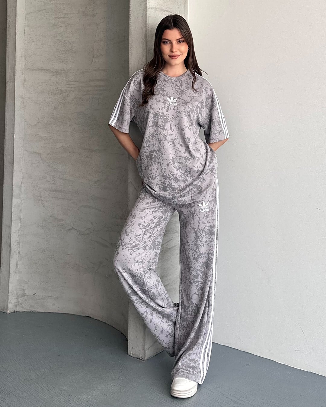 Ad Gri Batik Desenli Eşofman Takımı