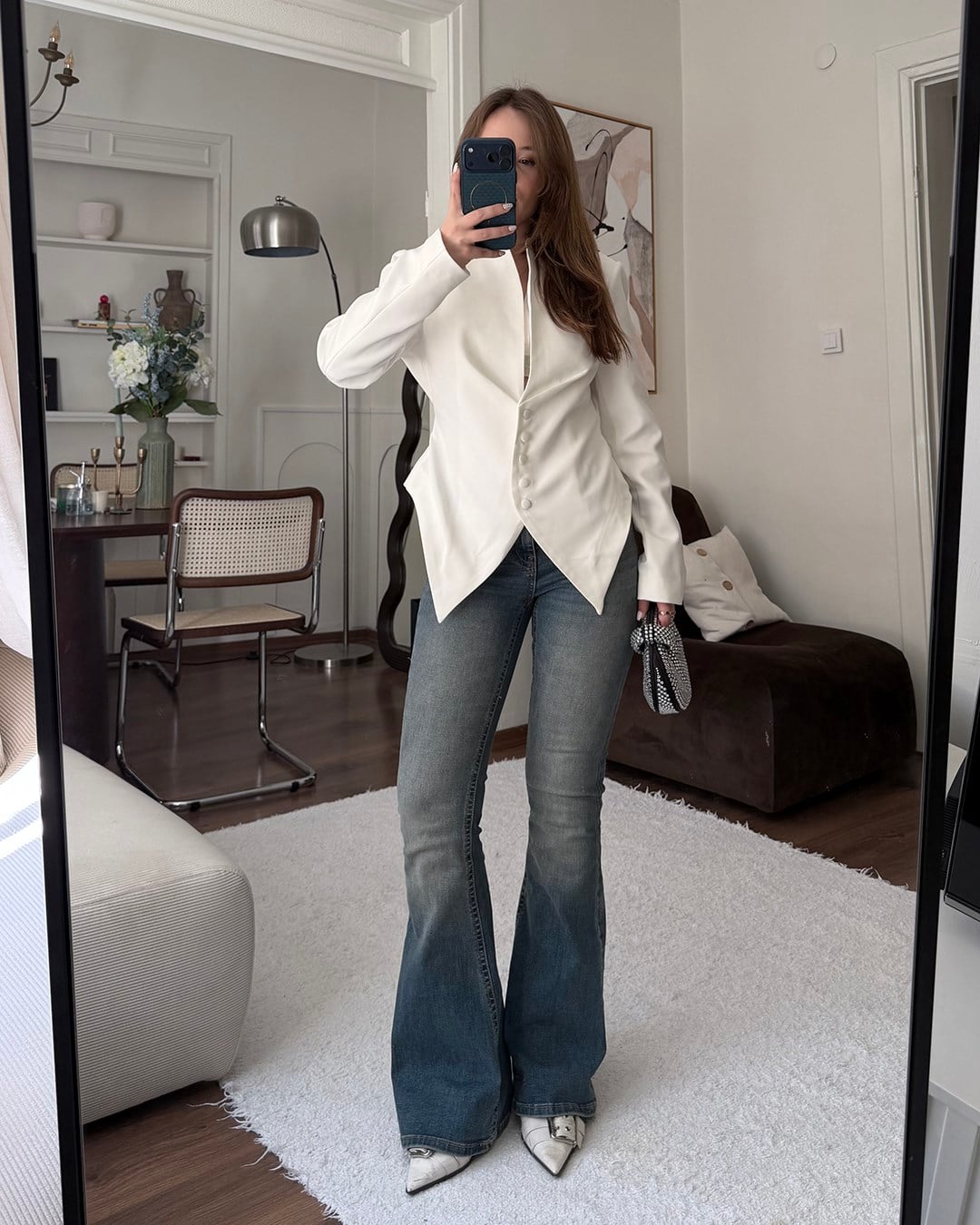 Asimetrik Kesim Kuşaklı Beyaz Blazer Ceket