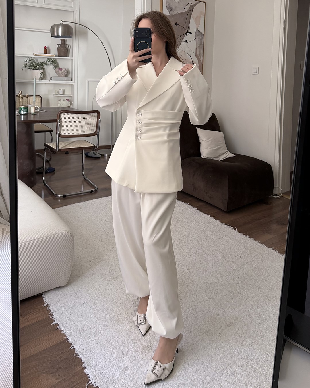 Bel Bağlamalı Beyaz Blazer Pantolon Takım