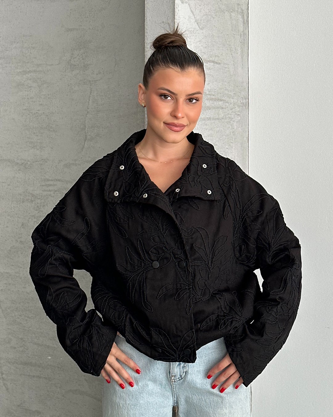 Çiçek Nakışlı Oversize Siyah Ceket