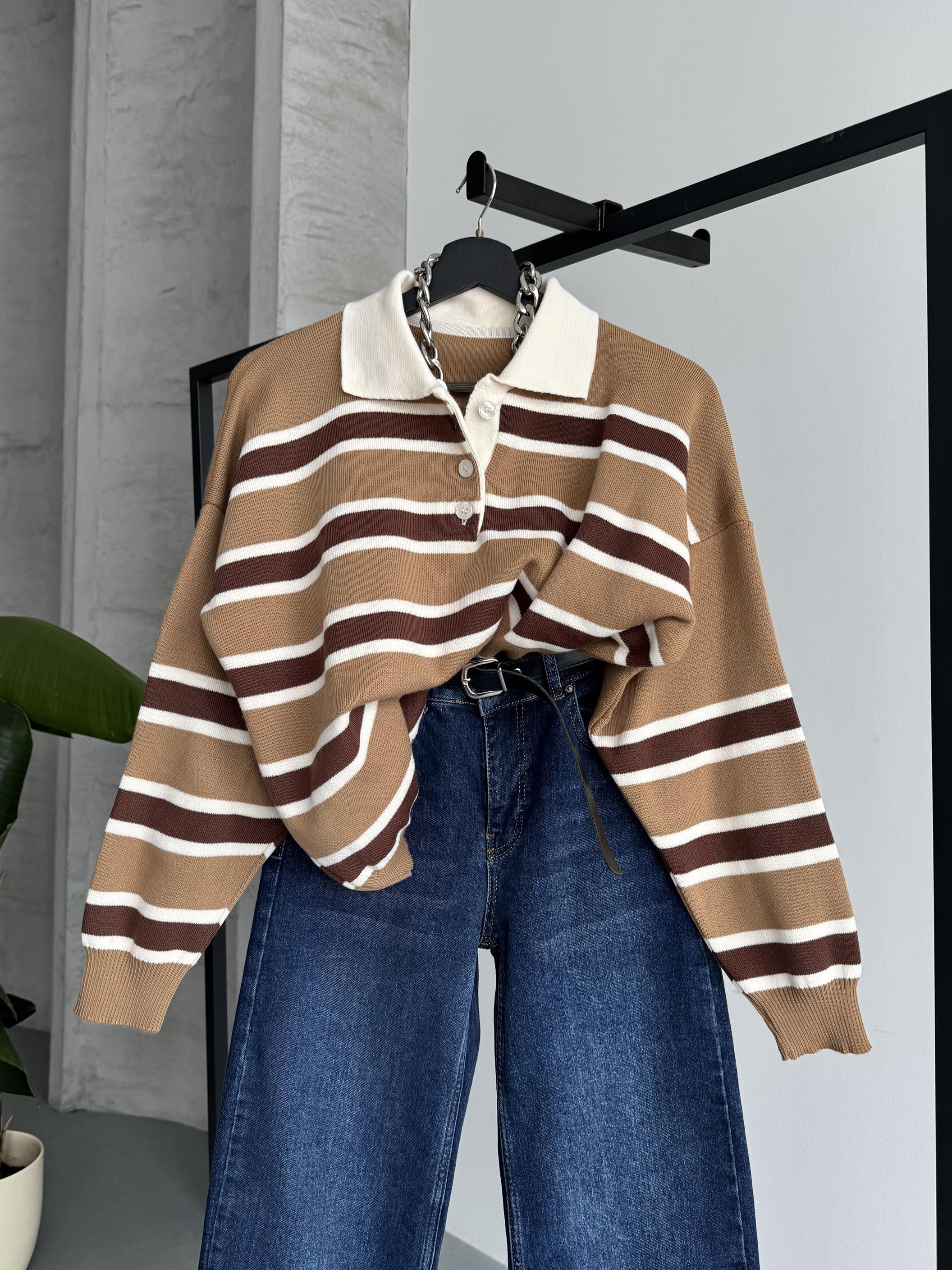 Çizgili Polo Yaka Oversize Kahverengi Triko Kazak