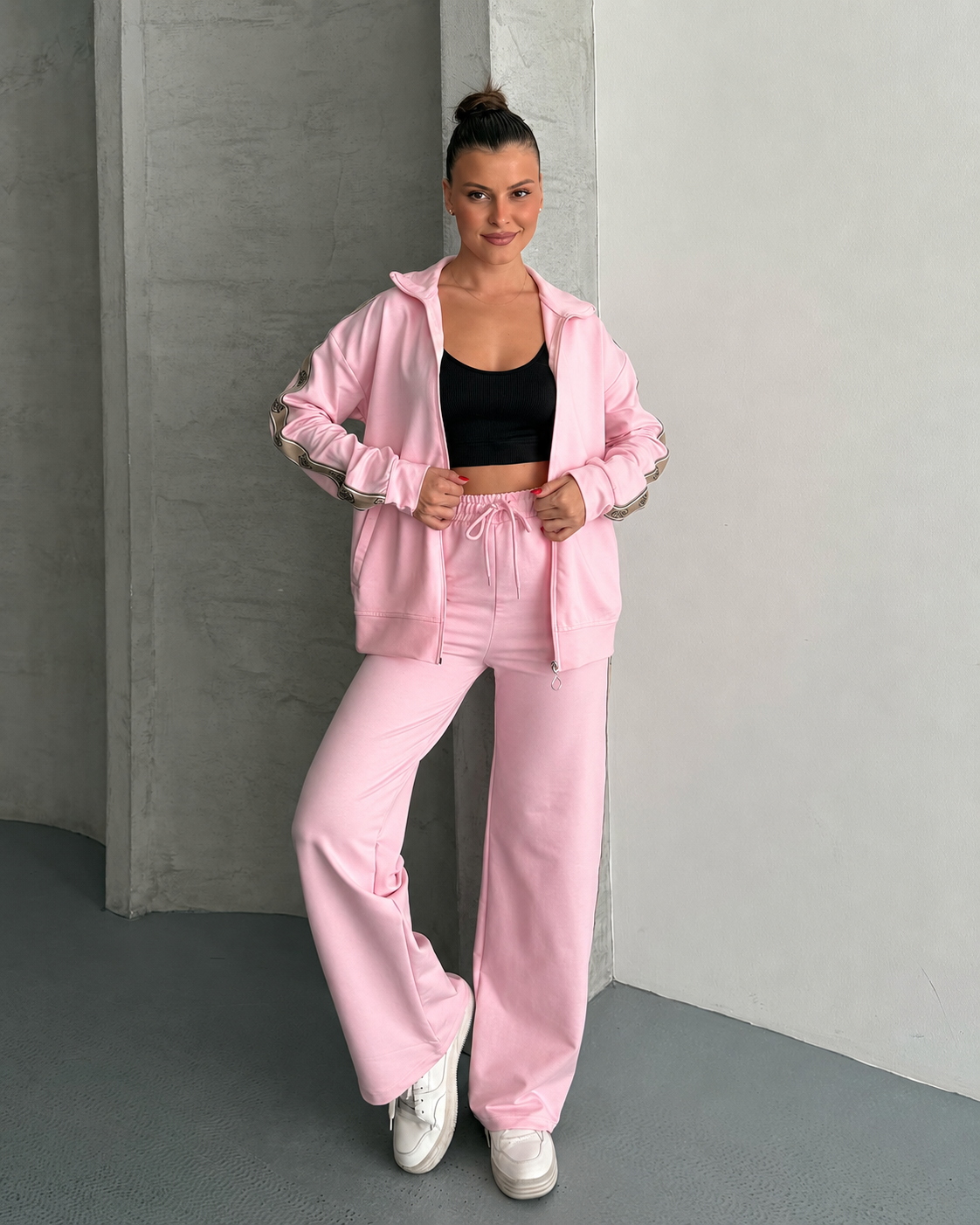 Fermuarlı Şerit Detaylı Pembe Eşofman Takımı