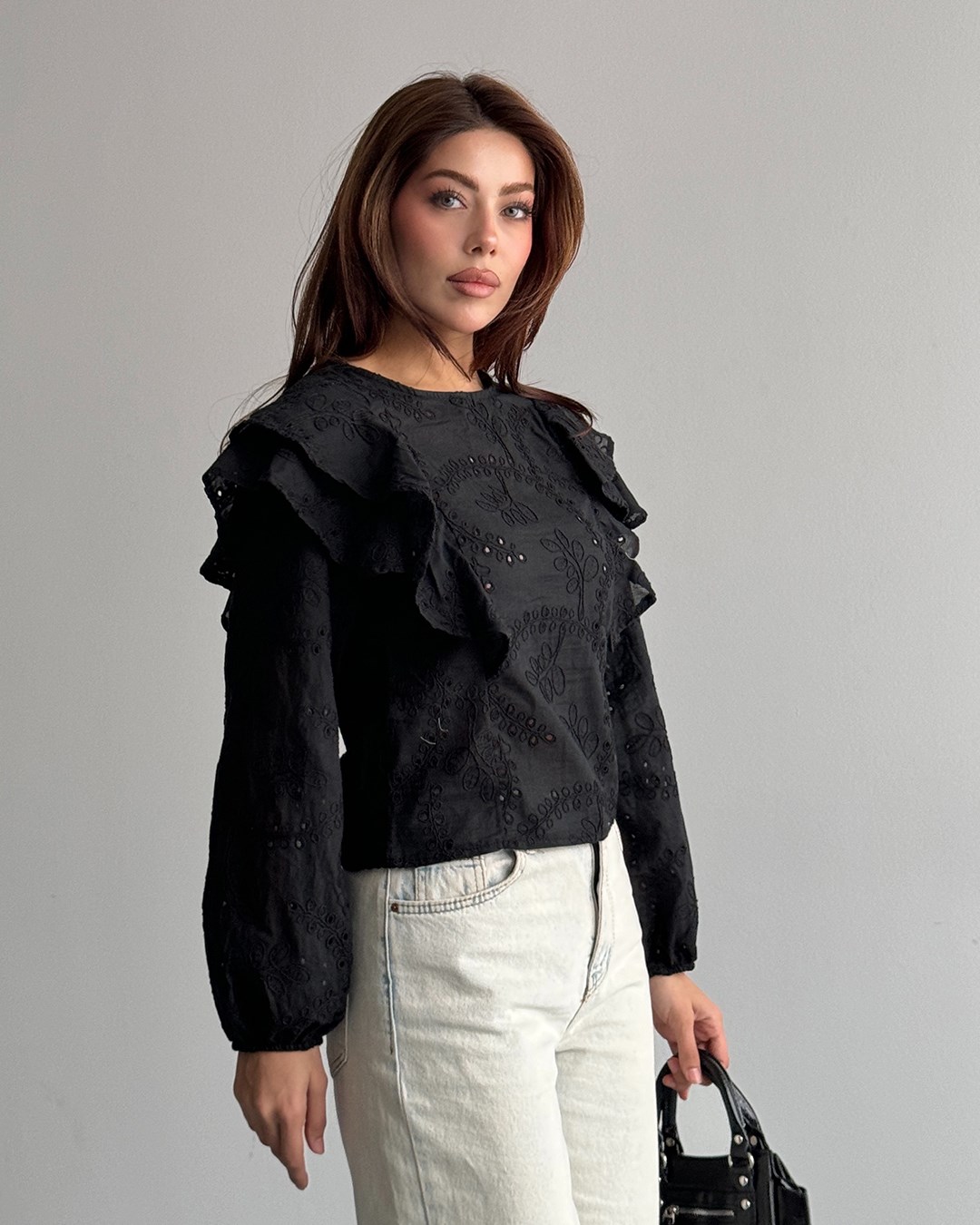 Fisto İşlemeli Siyah Gömlek Bluz