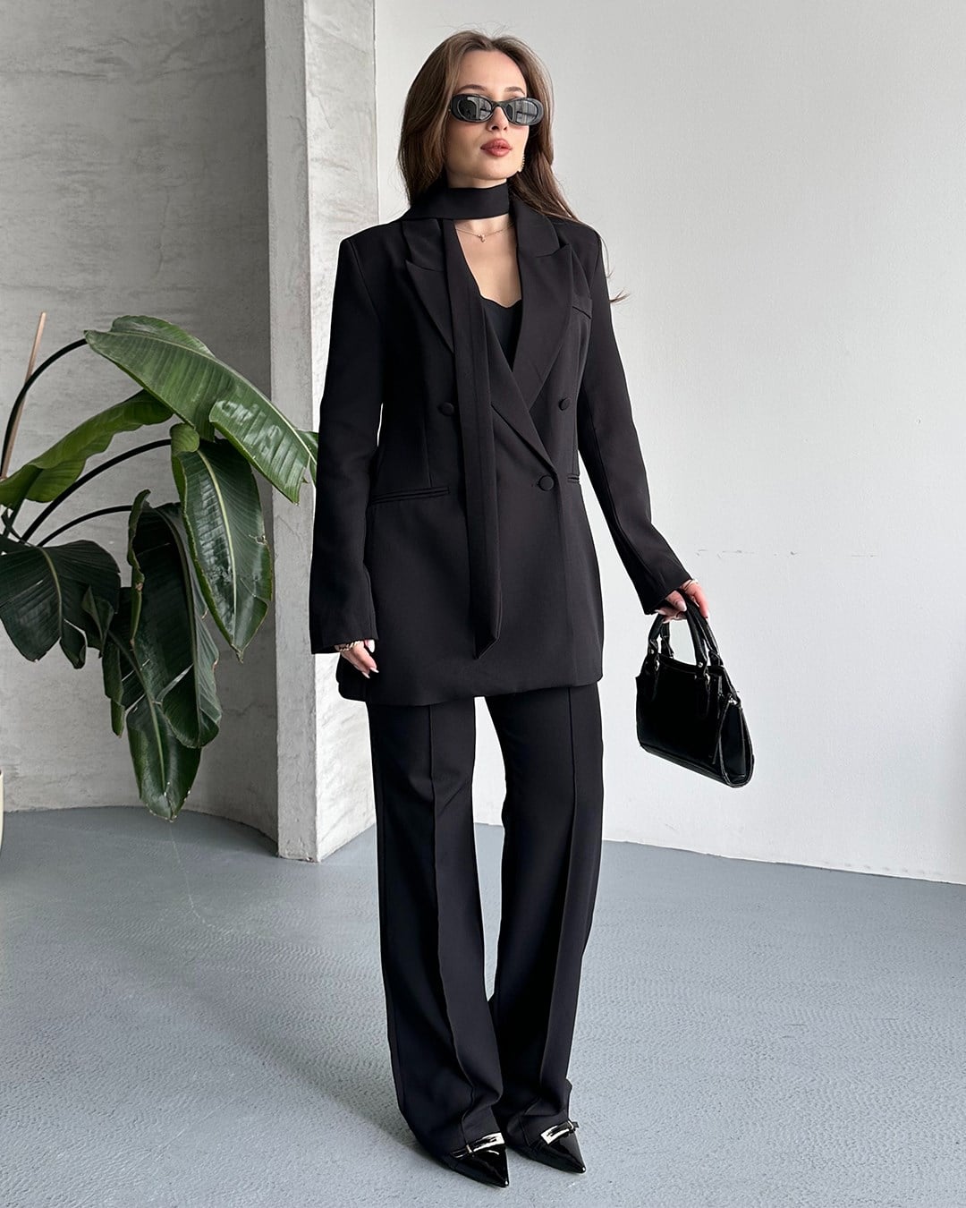 Fularlı Siyah Blazer Pantolon Takım
