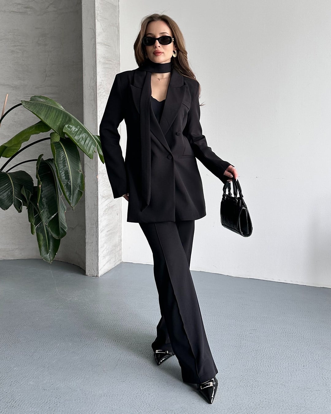 Fularlı Siyah Blazer Pantolon Takım