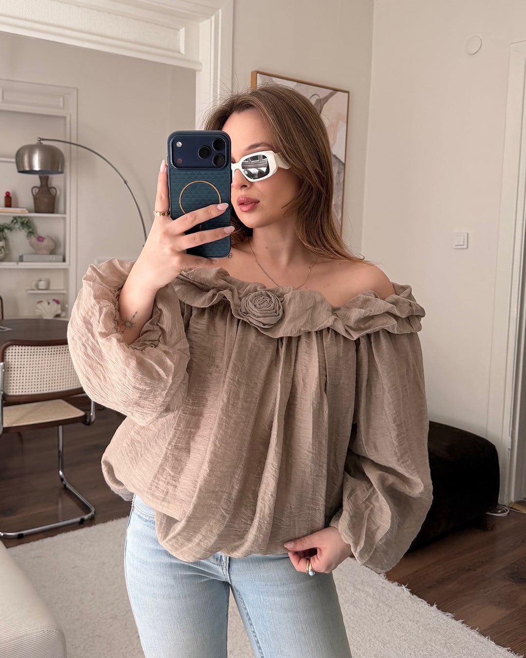 Gül Detaylı Kayık Yaka Bohem Bluz