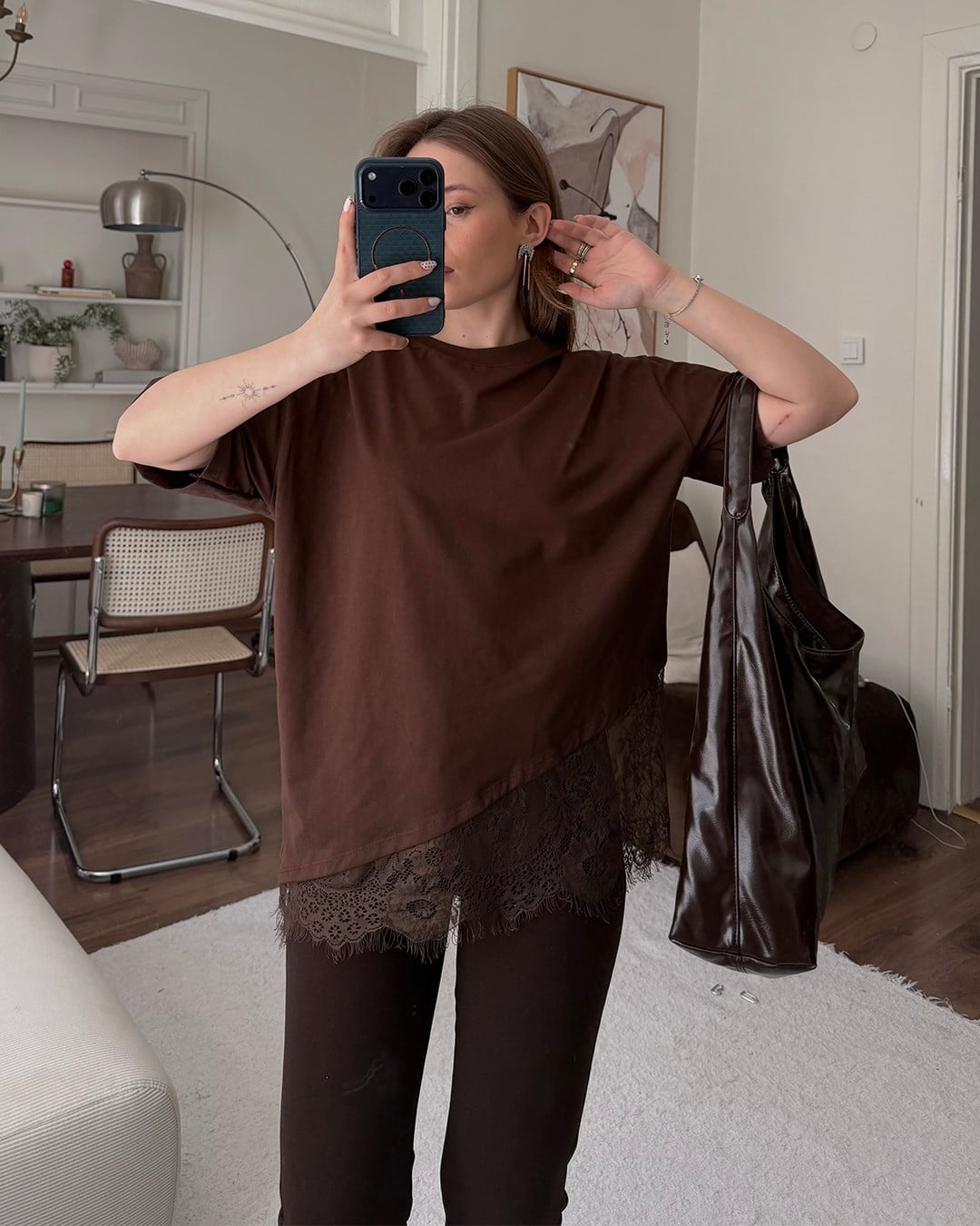 Kahverengi Dantel Detaylı Oversize Tişört