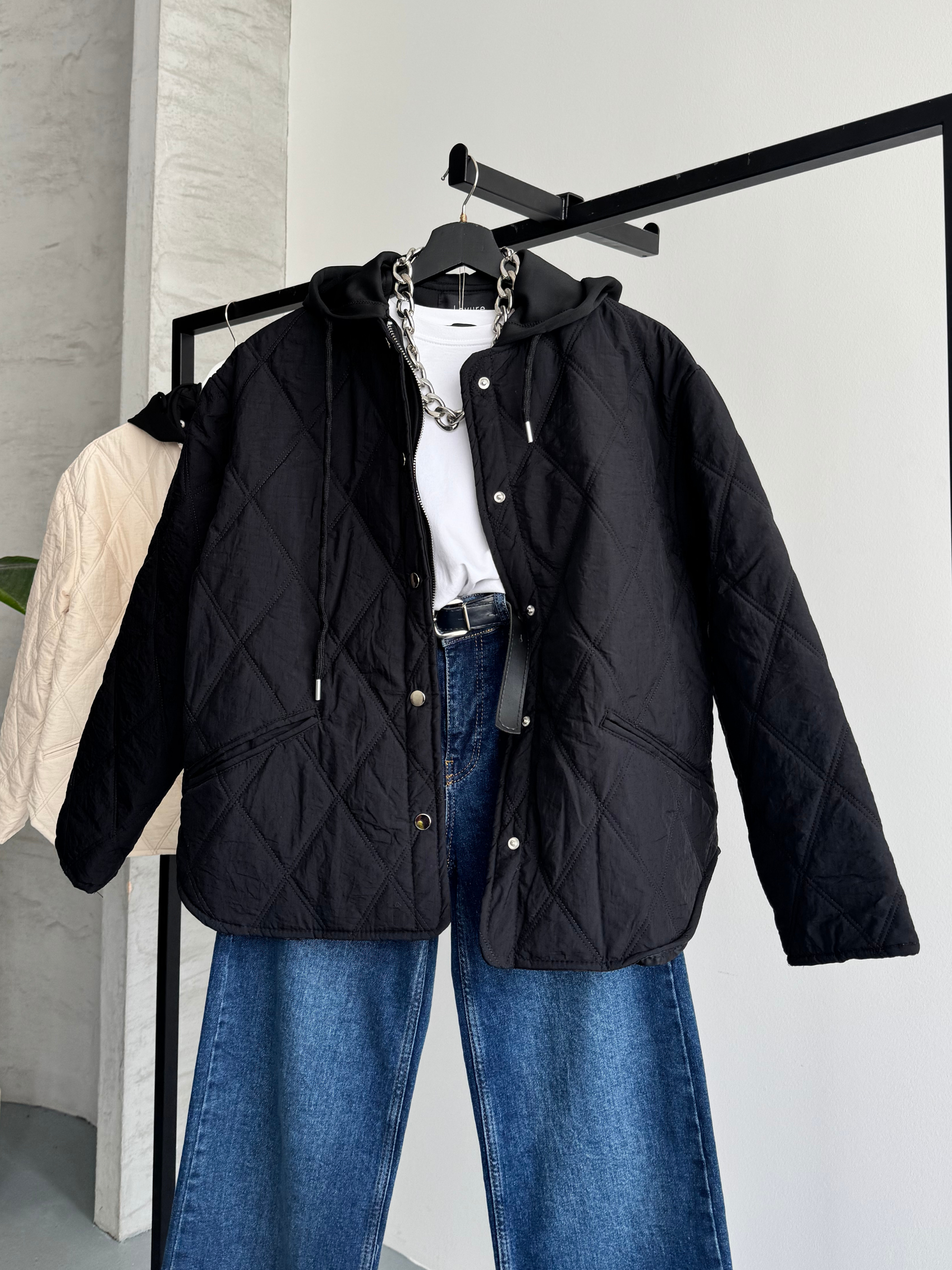 Kapüşonlu Siyah Kapitone Ceket