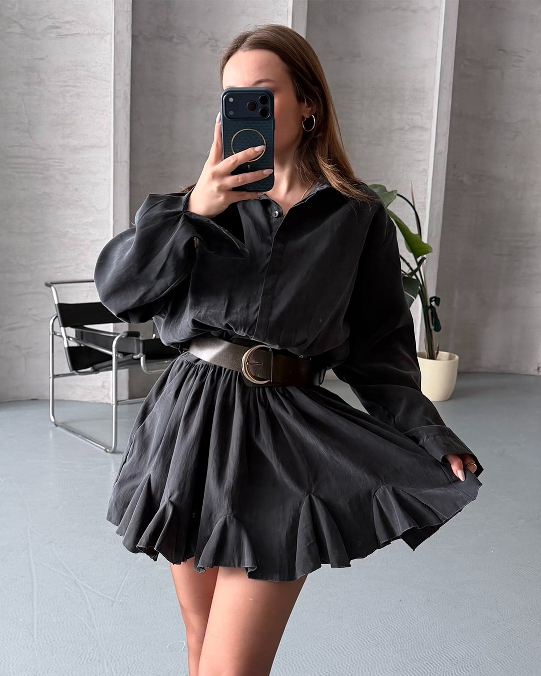 Kemer Detaylı Piliseli Antrasit Mini Elbise