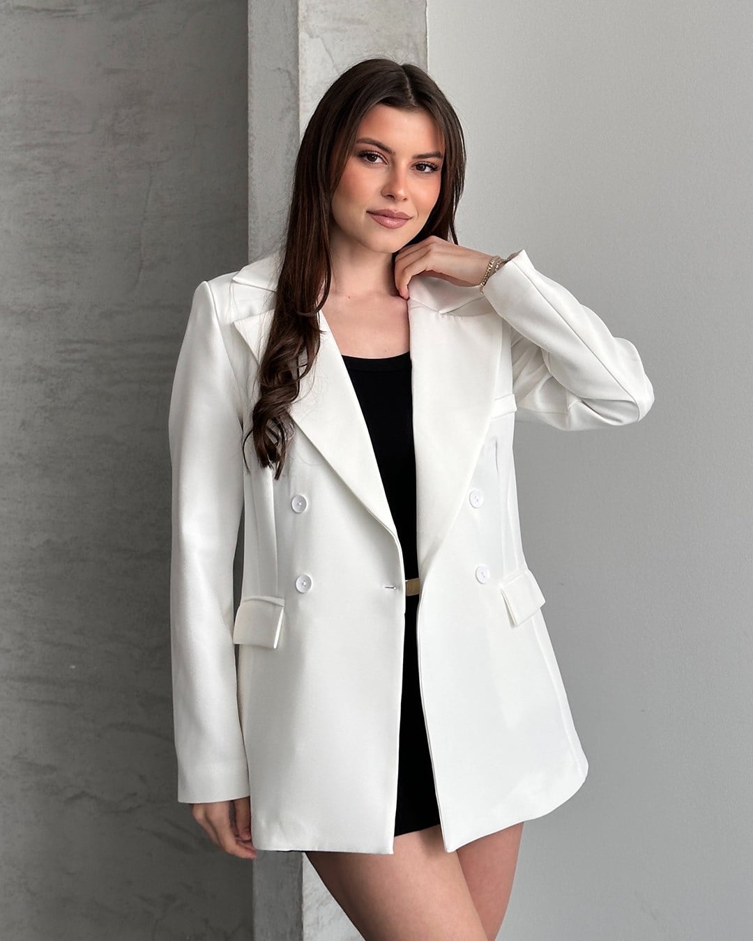 Kruvaze Yaka Beyaz Blazer Ceket