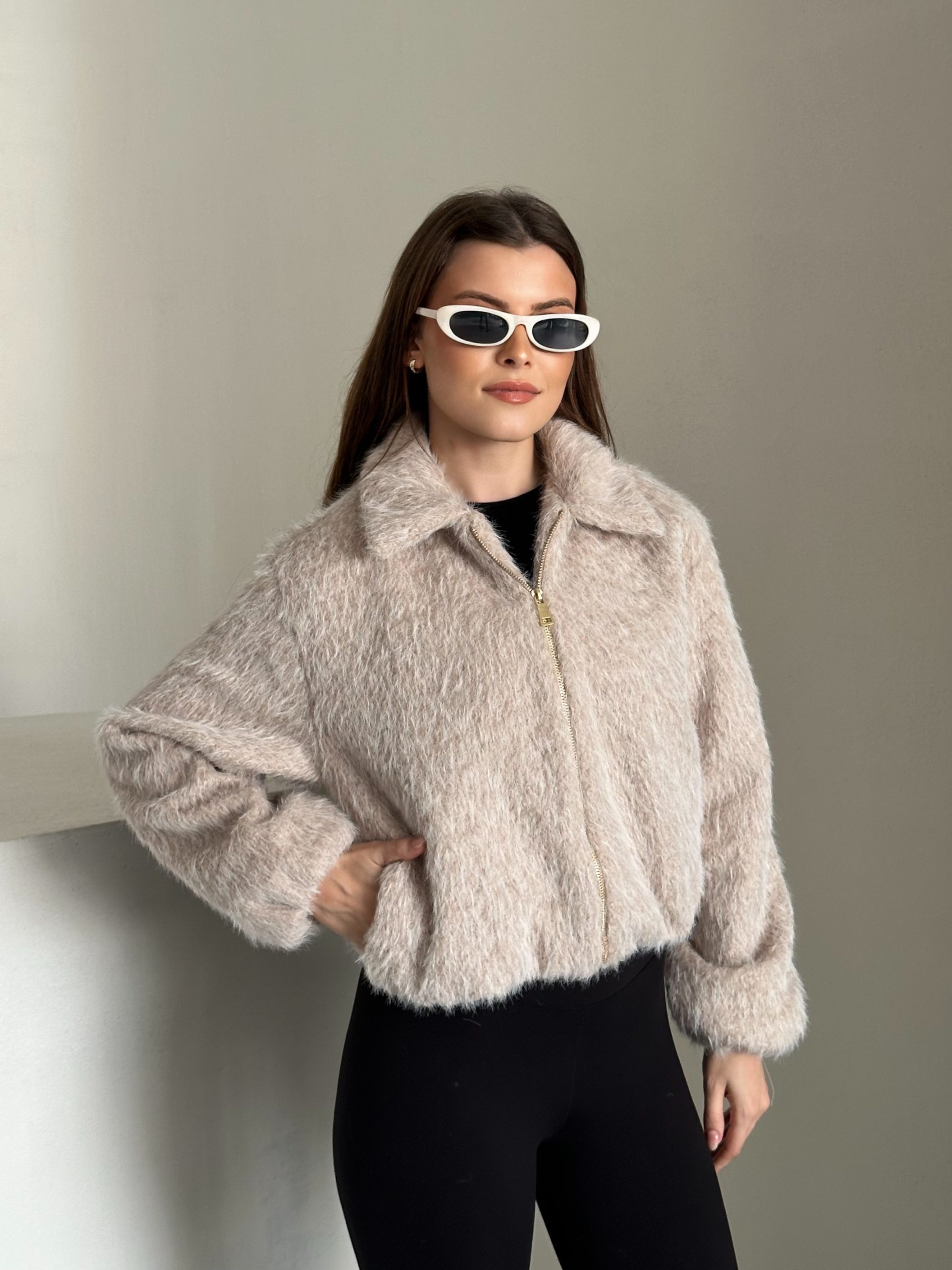Mira Fermuarlı Crop Taş Peluş Ceket