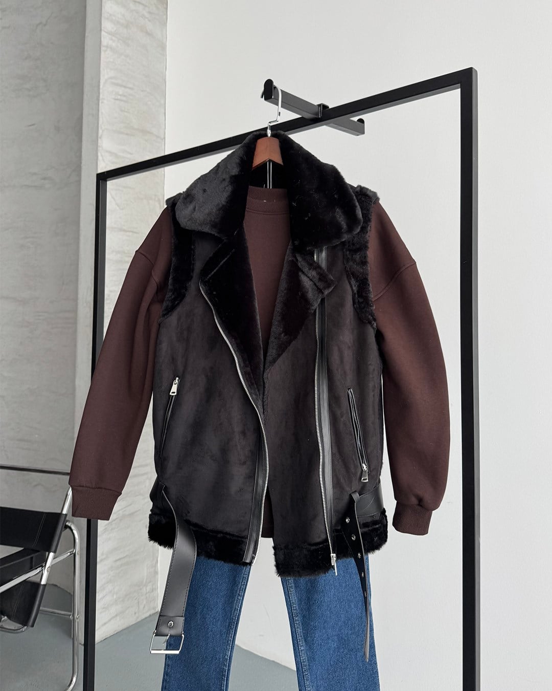 Peluş Astarlı Kemerli Oversize Siyah Süet Yelek