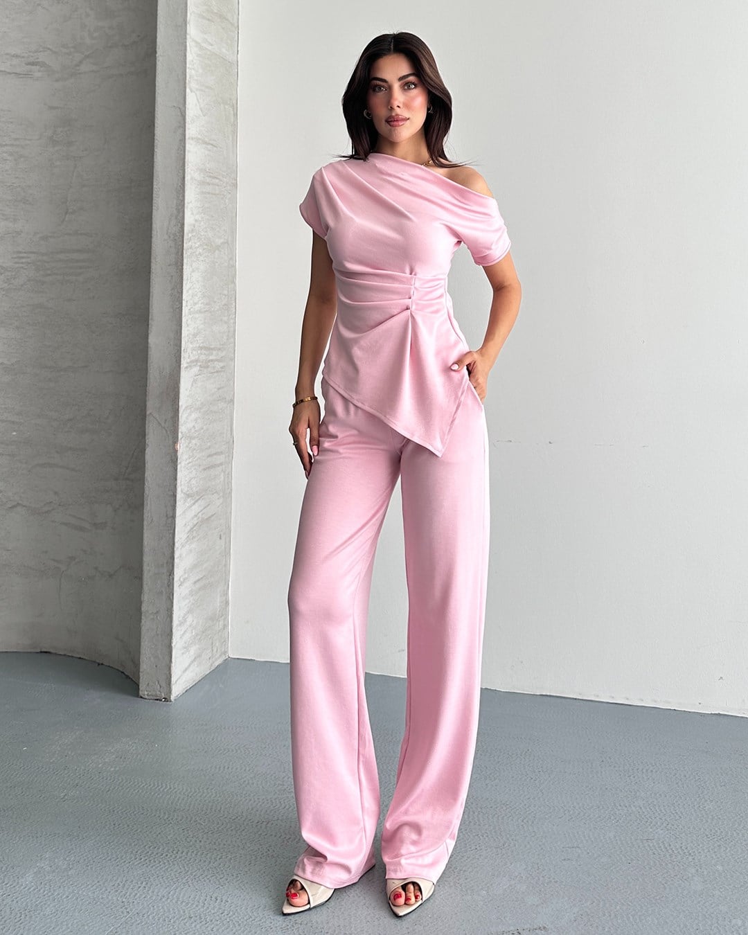 Pembe Tek Omuz Drape Detaylı İkili Takım