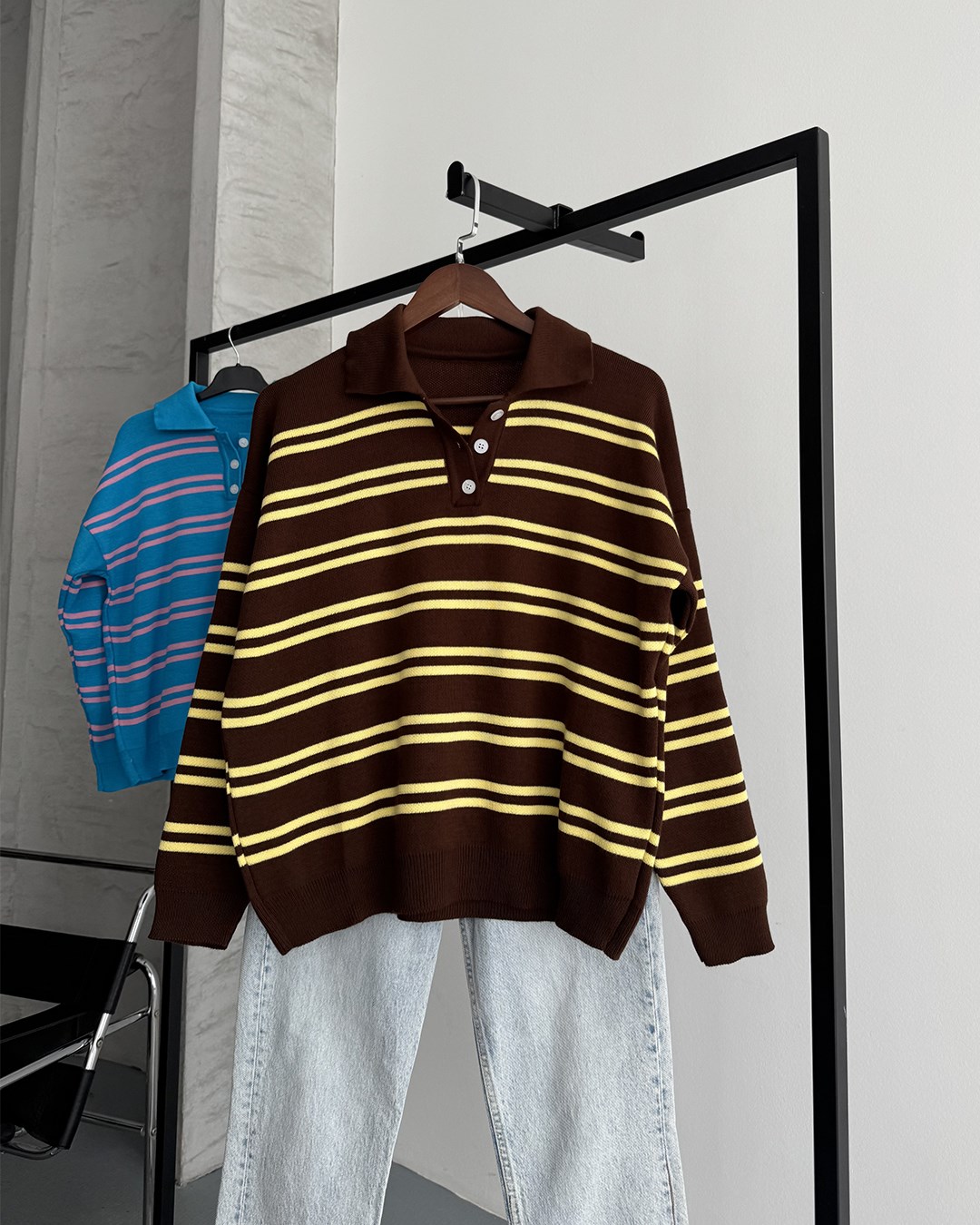 Polo Yaka Düğmeli Çizgili Oversize Kahverengi Triko Kazak