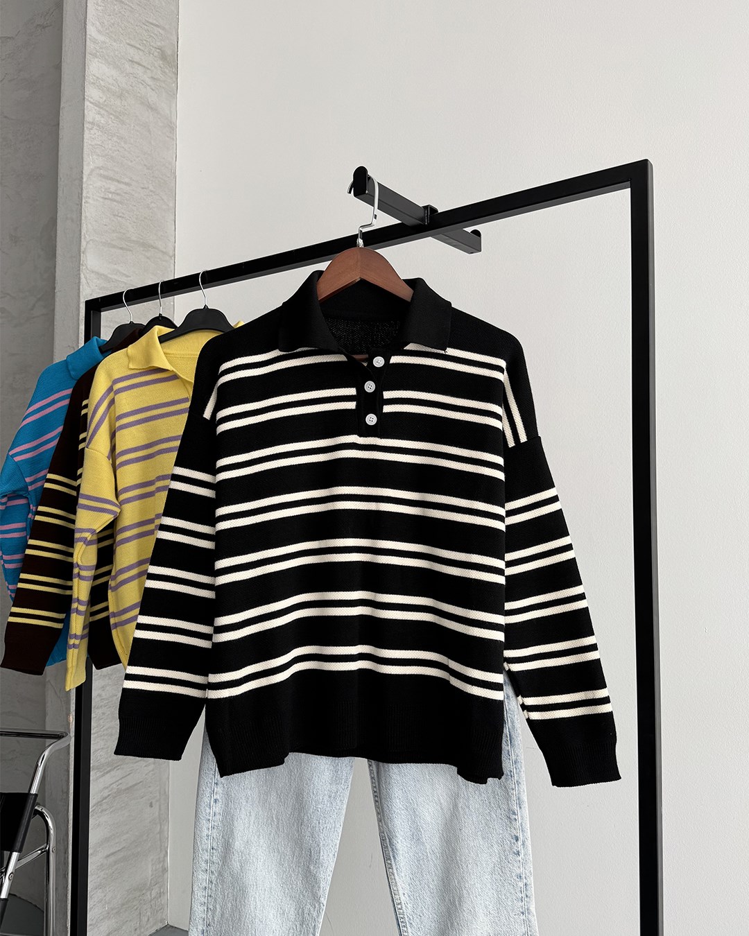 Polo Yaka Düğmeli Çizgili Oversize Siyah Triko Kazak