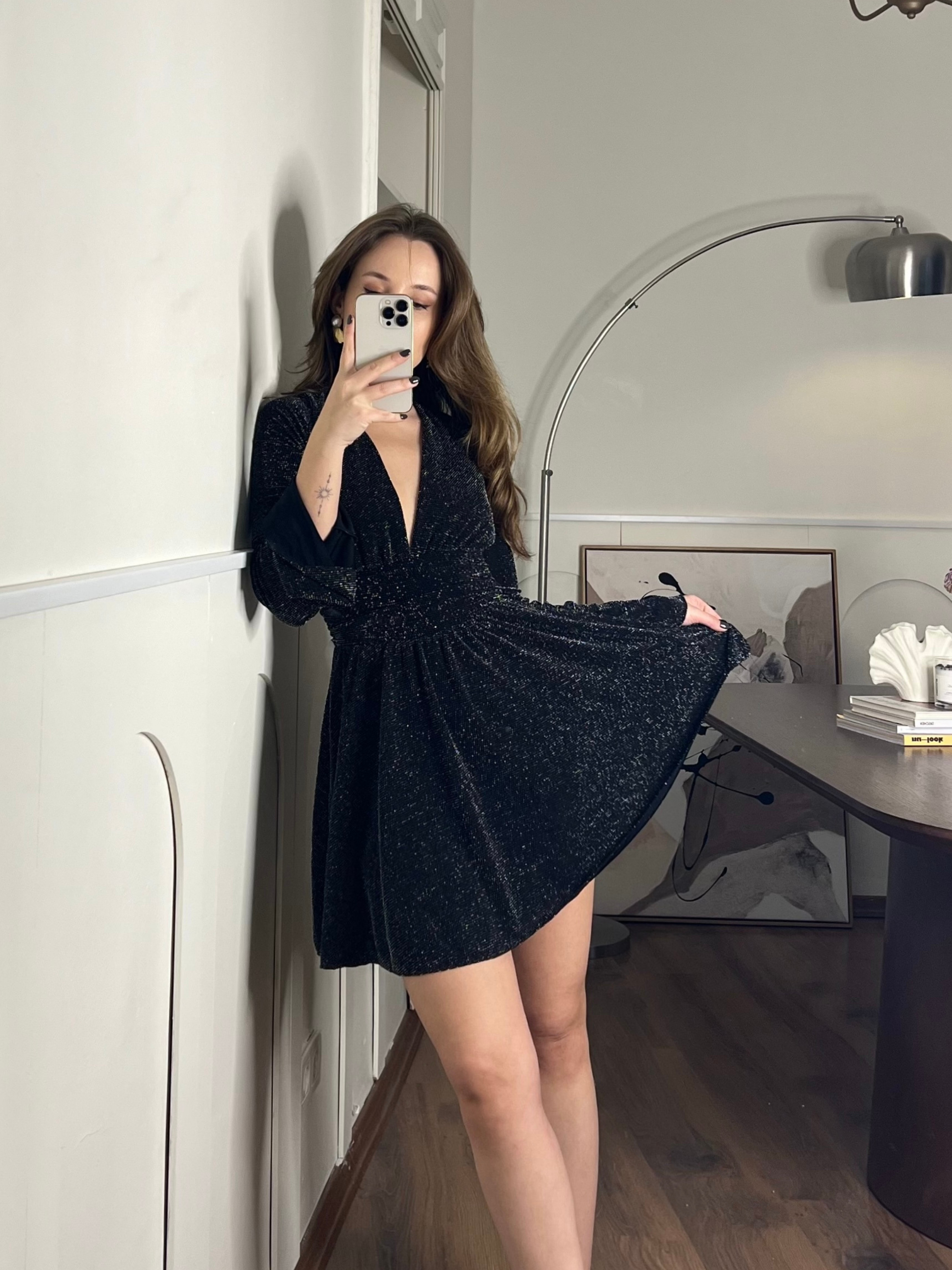 Sırt Bağlamalı Simli Siyah Mini Elbise
