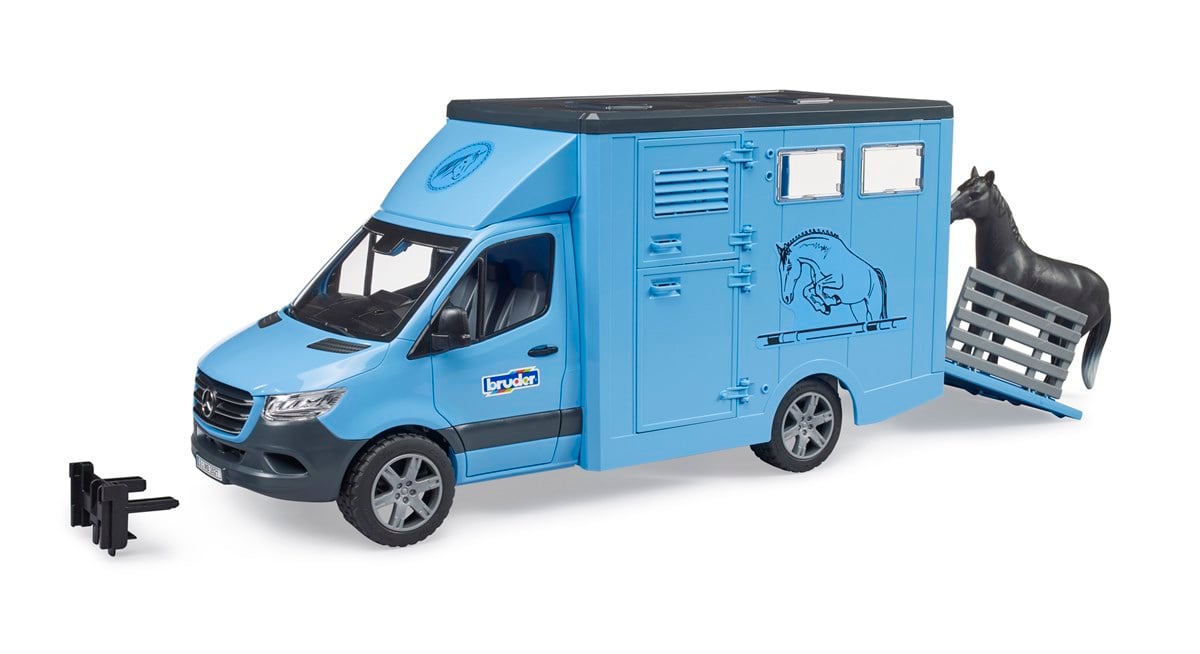 Mercedes Benz Sprinter At Nakil Aracı ve Siyah At BR02674