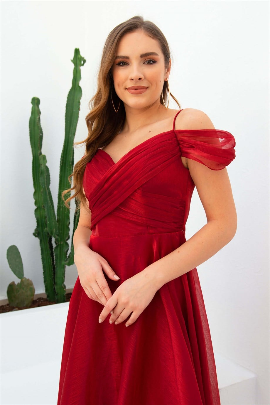 55893-36ixty8ightCarmen Bordo Organze Düşük Kol Kısa Abiye Elbise