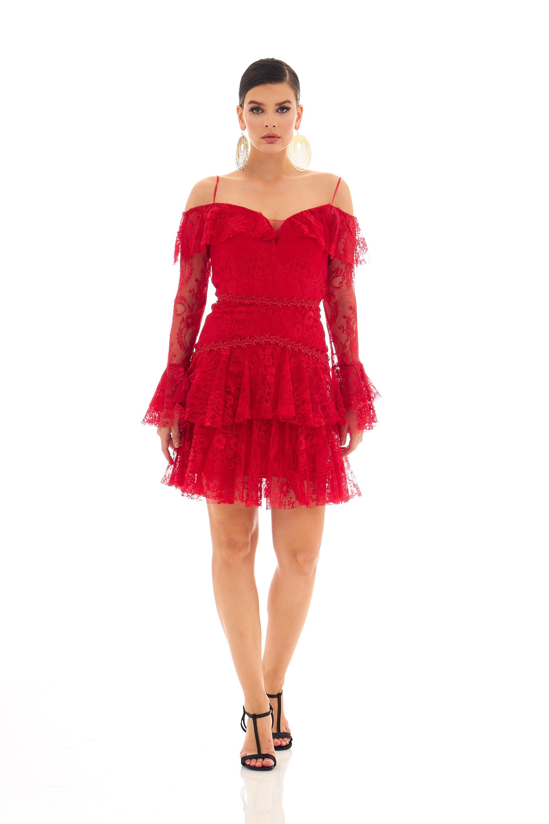 55753-13CARMENCarmen Kırmızı Dantel Uzun Kol Kısa Abiye Elbise