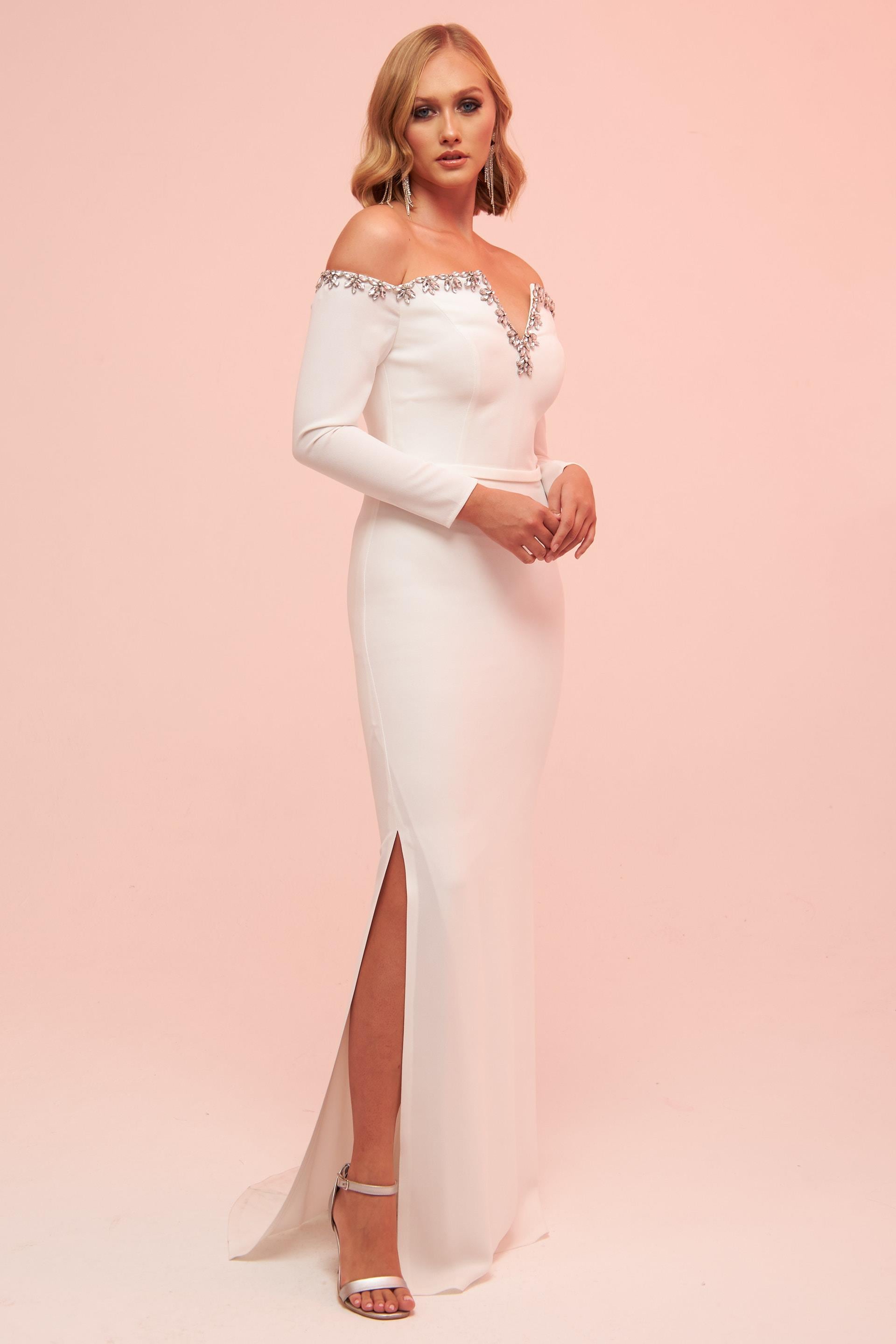 58099-6CARMENCarmen Ekru Kayık Yaka İşlemeli Krep Nikah Elbisesi
