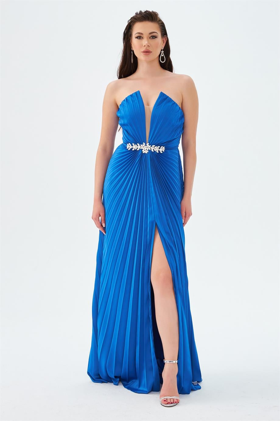 58128-25CARMENCarmen Saks Plisoley Straplez Taşlı Uzun Abiye Elbise