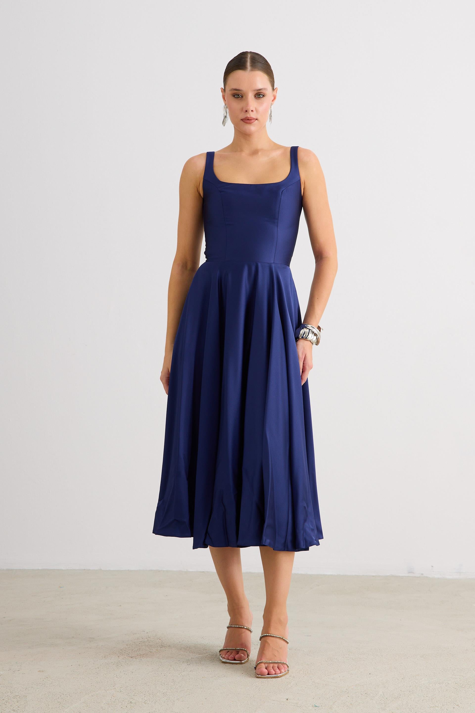 58131-14CARMENCarmen Lacivert Sırt Dekolteli Midi Saten Abiye Elbise