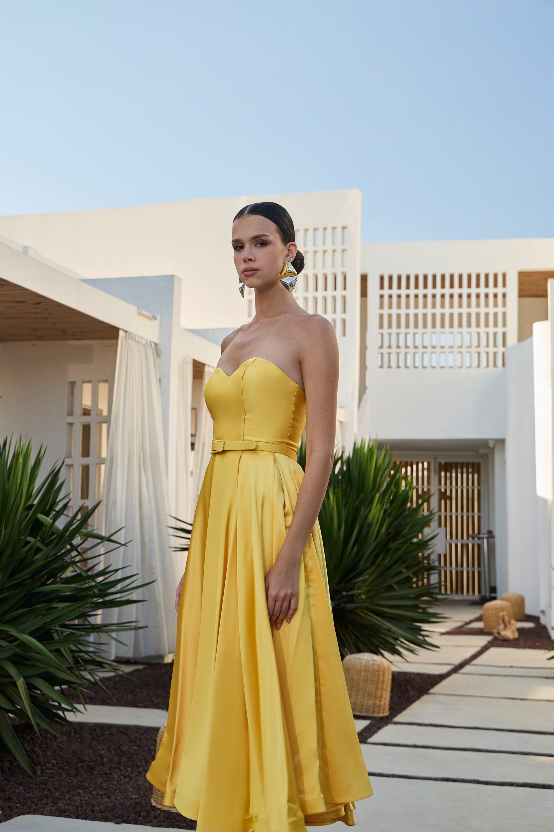58134-26CARMENCarmen Sarı Saten Straplez Midi Söz Elbisesi ve Nişan Elbisesi