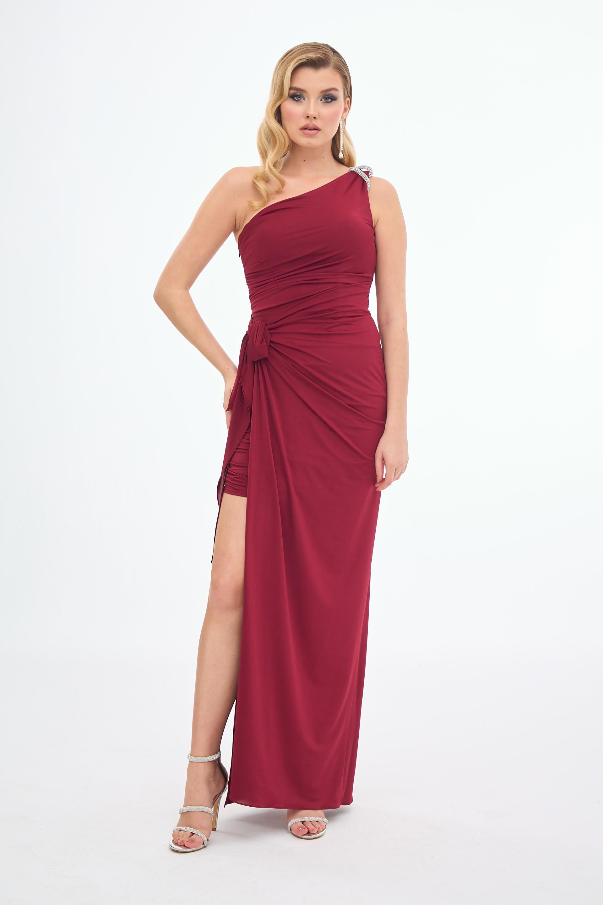58316-3CARMENCarmen Bordo Tek Kol Yırtmaçlı Sandy Abiye Elbise