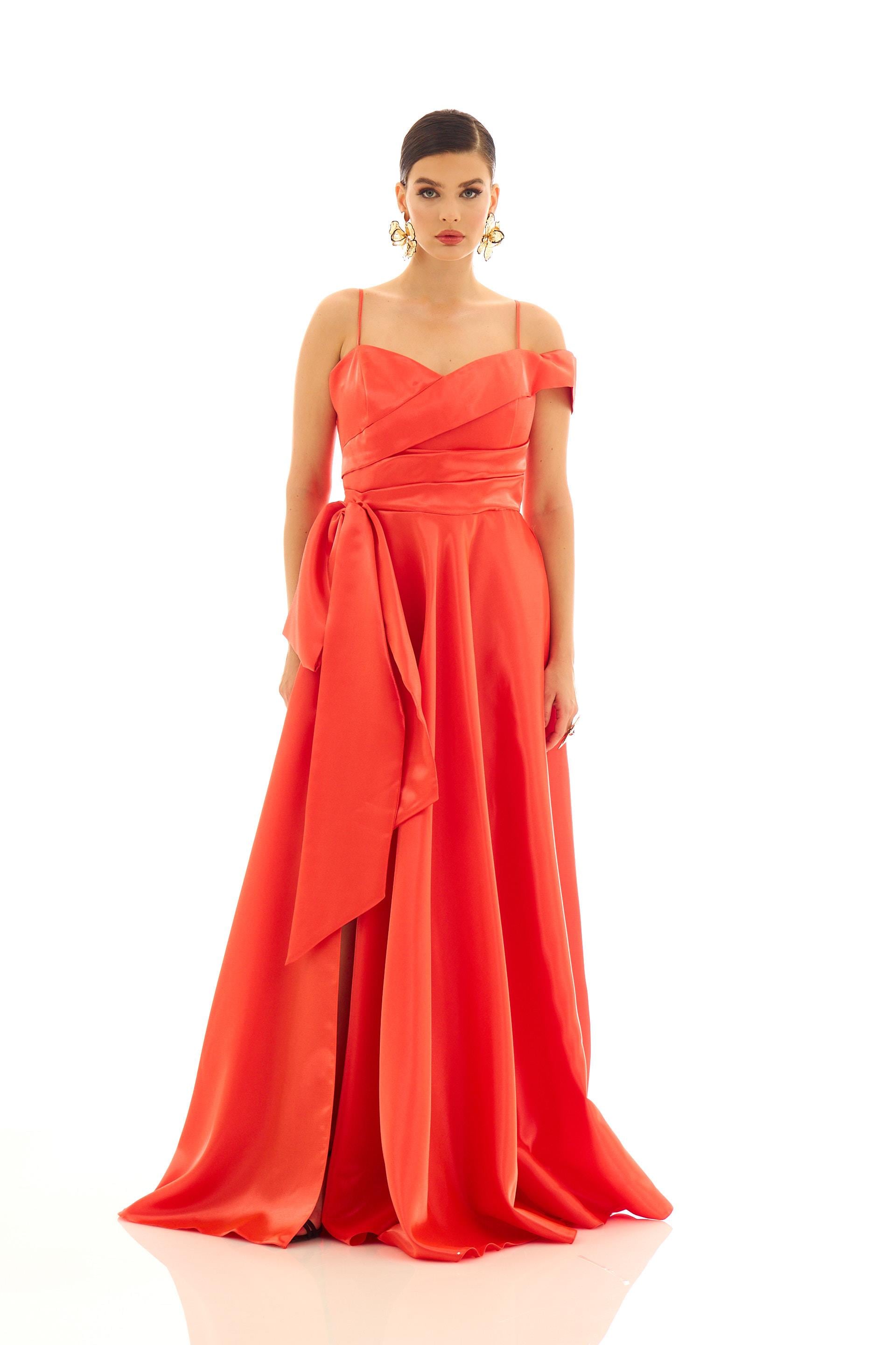 58368-106CARMENCarmen Orange Askılı Yırtmaçlı Organze Saten Abiye Elbise
