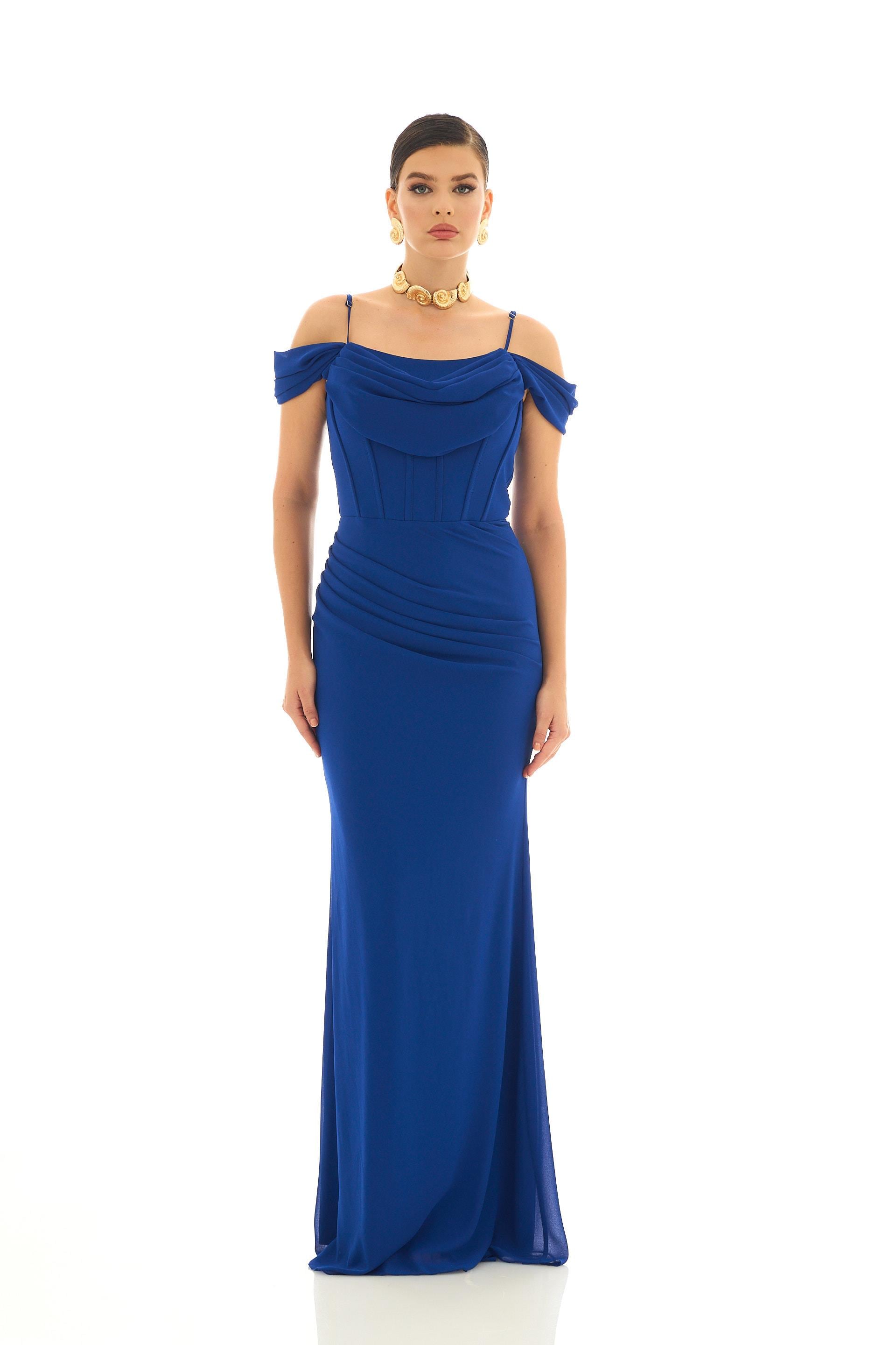 58464-25CARMENCarmen Saks Askılı Uzun Şifon Abiye Elbise