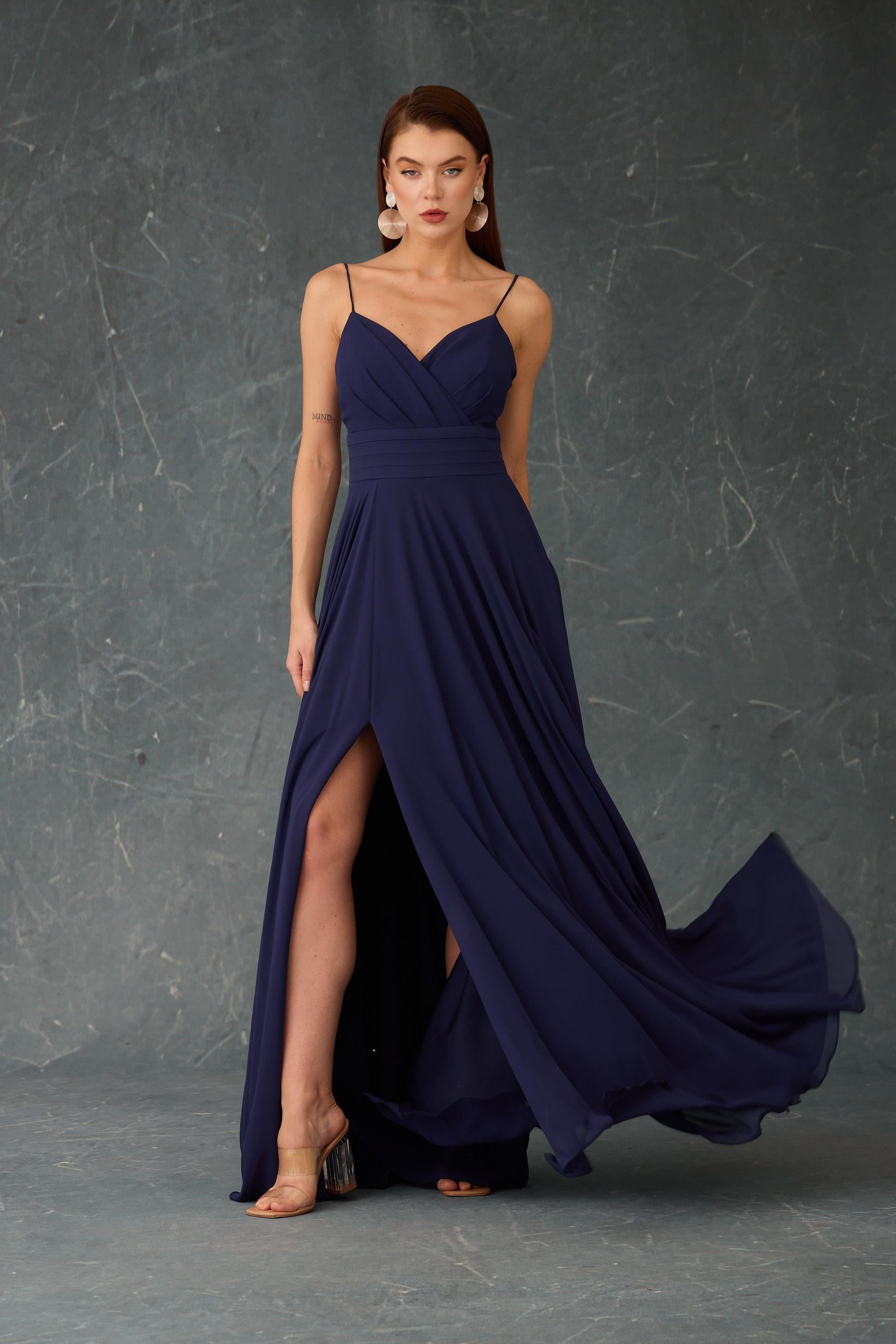 58476-14CARMENCarmen Lacivert Pliseli Yırtmaçlı Şifon Abiye Elbise