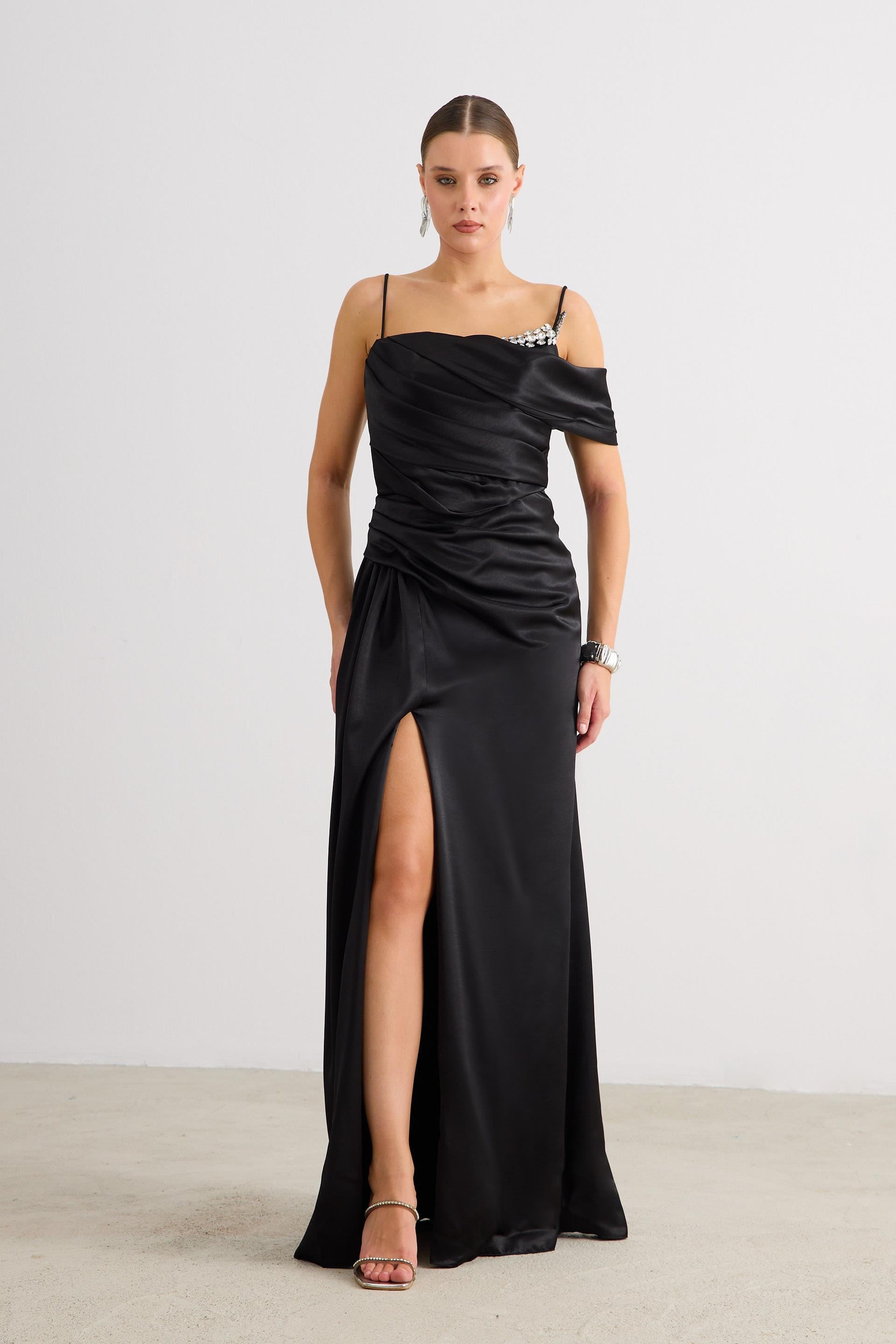 58576-27CARMENCarmen Siyah Askılı Saten Abiye Elbise