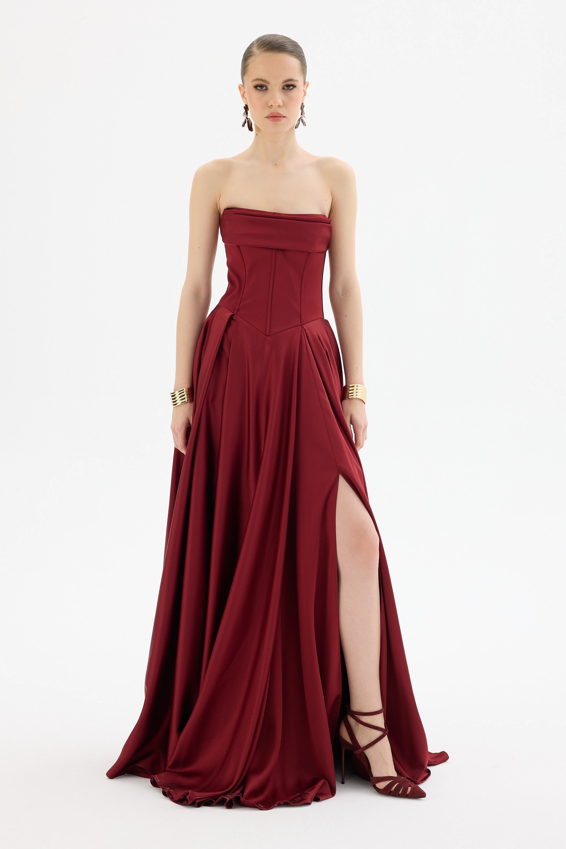 58588-3CARMENCarmen Bordo Straplez Yırtmaçlı Saten Abiye Elbise