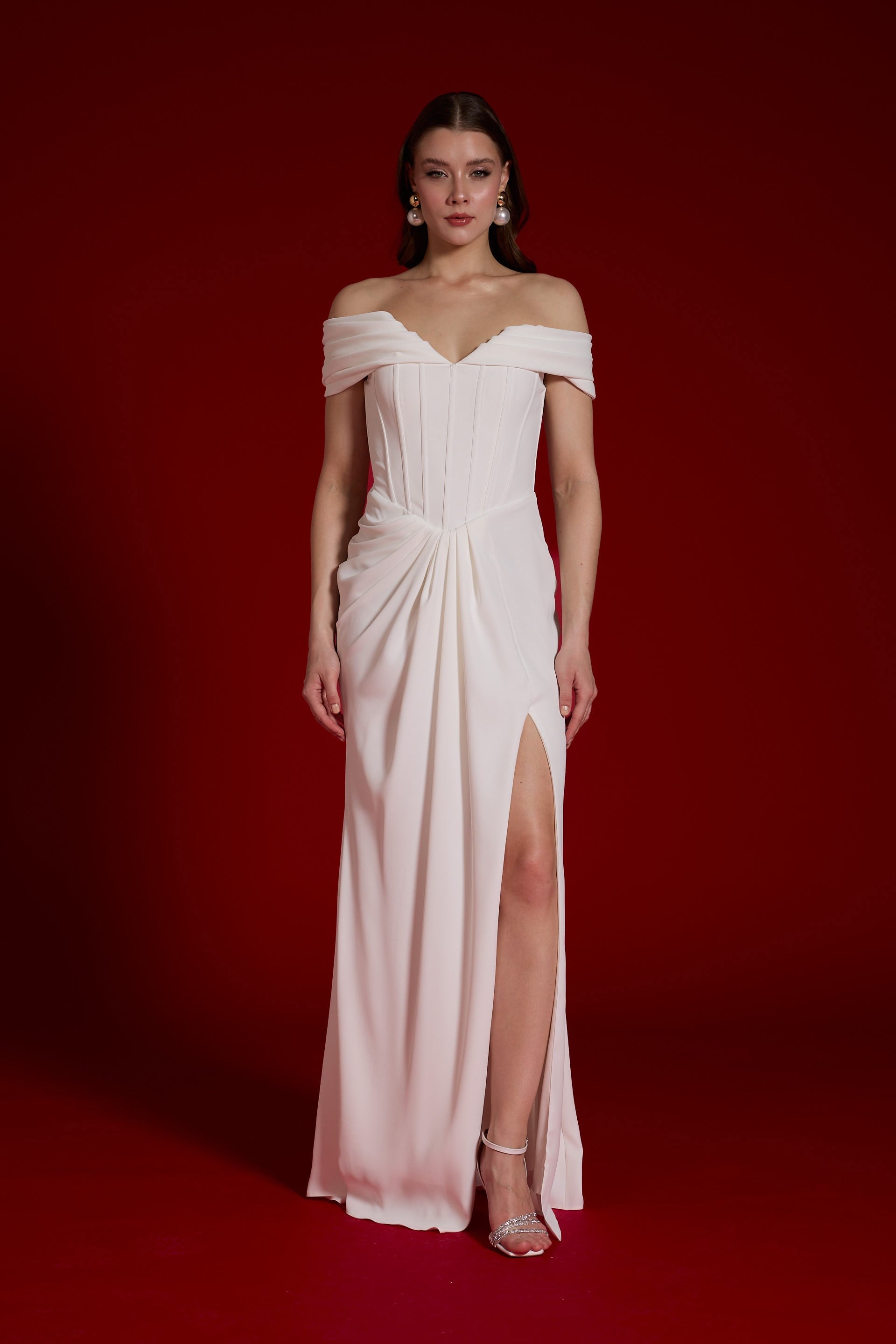 58672-2CARMENCarmen Beyaz Düşük Kol Yırtmaçlı Krep Nikah Elbisesi
