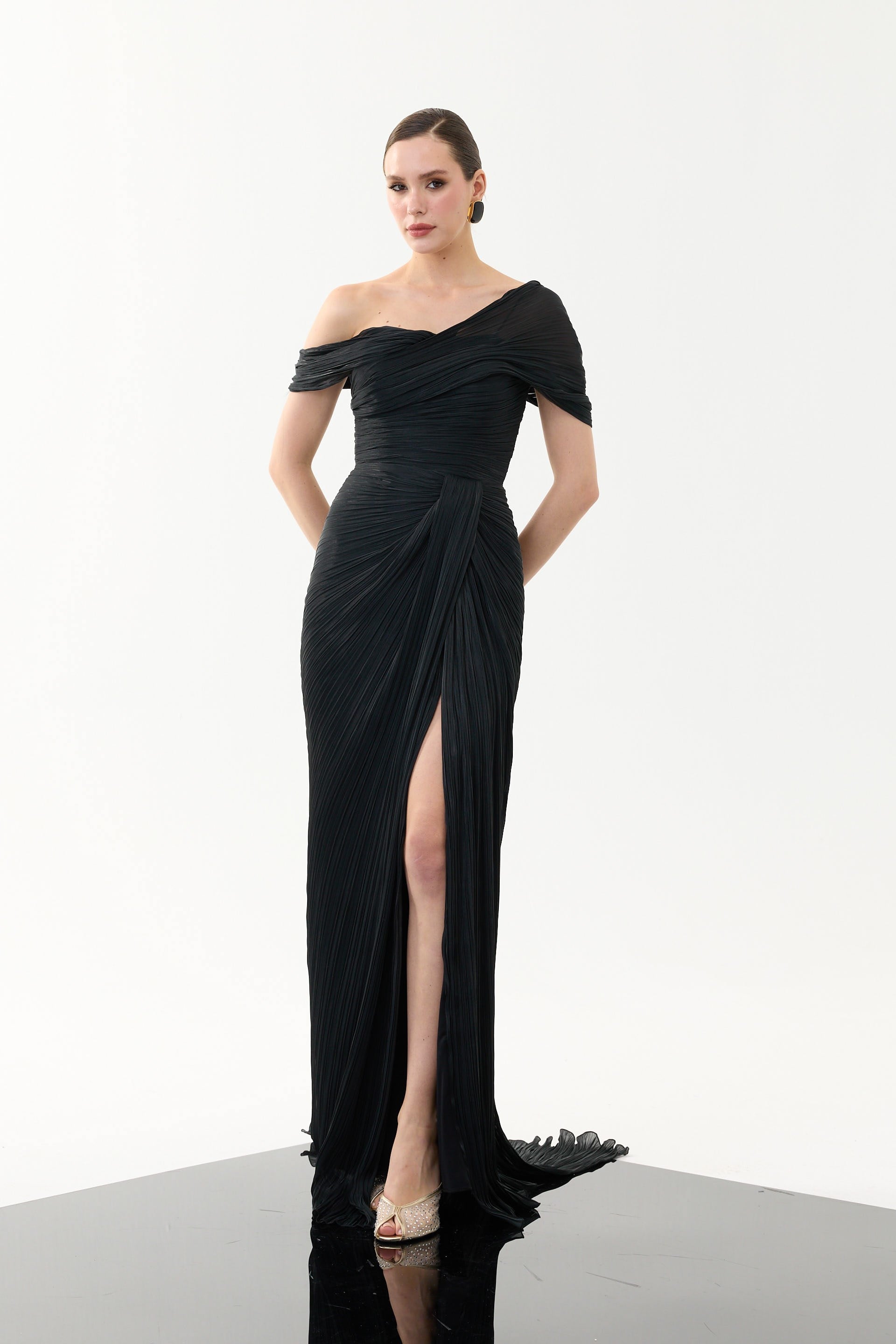 58698-27CARMENCarmen Siyah Tek Kol Pliseli Organze Abiye Elbise