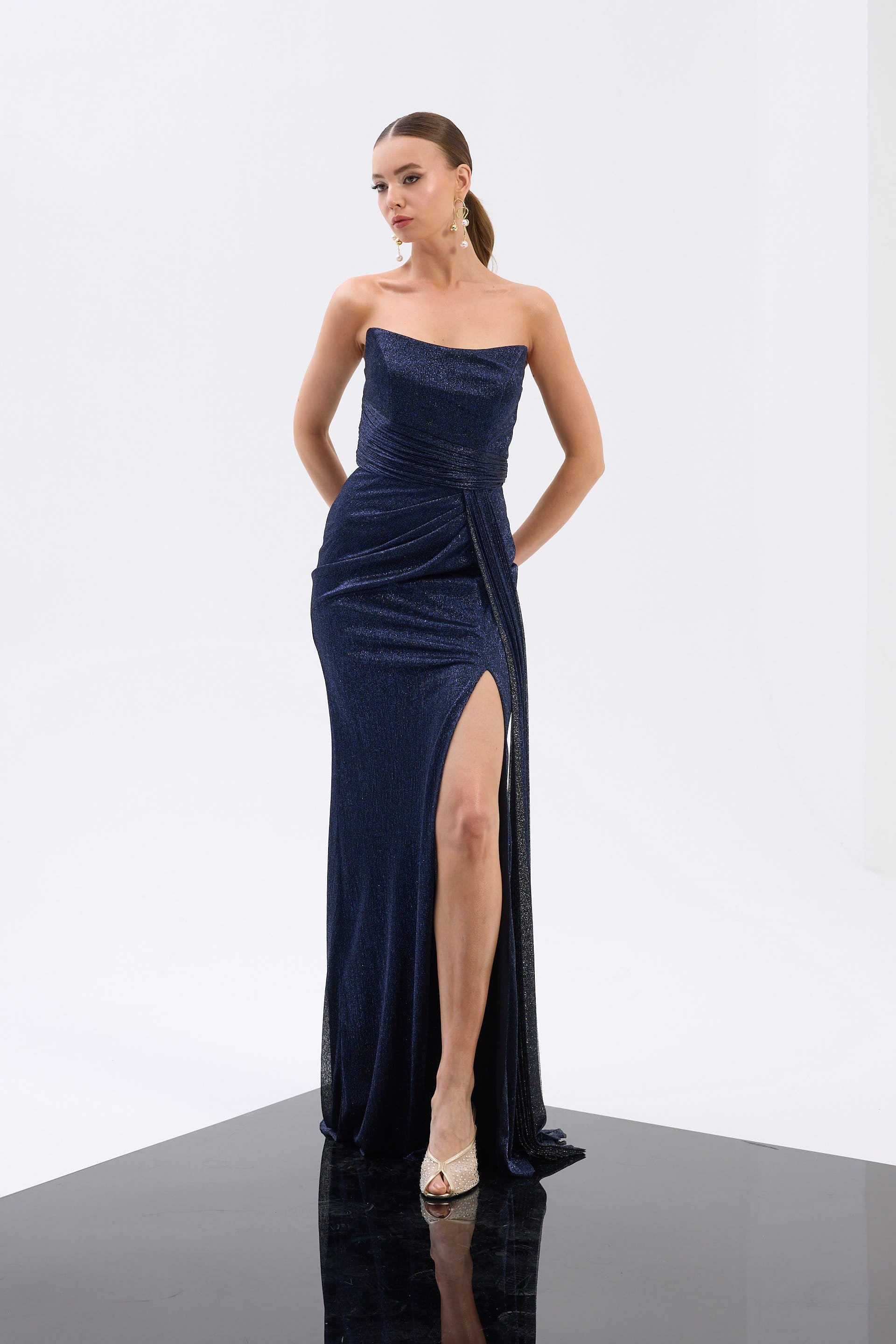 58719-14CARMENCarmen Lacivert Straplez Yırtmaçlı Simli Abiye Elbise
