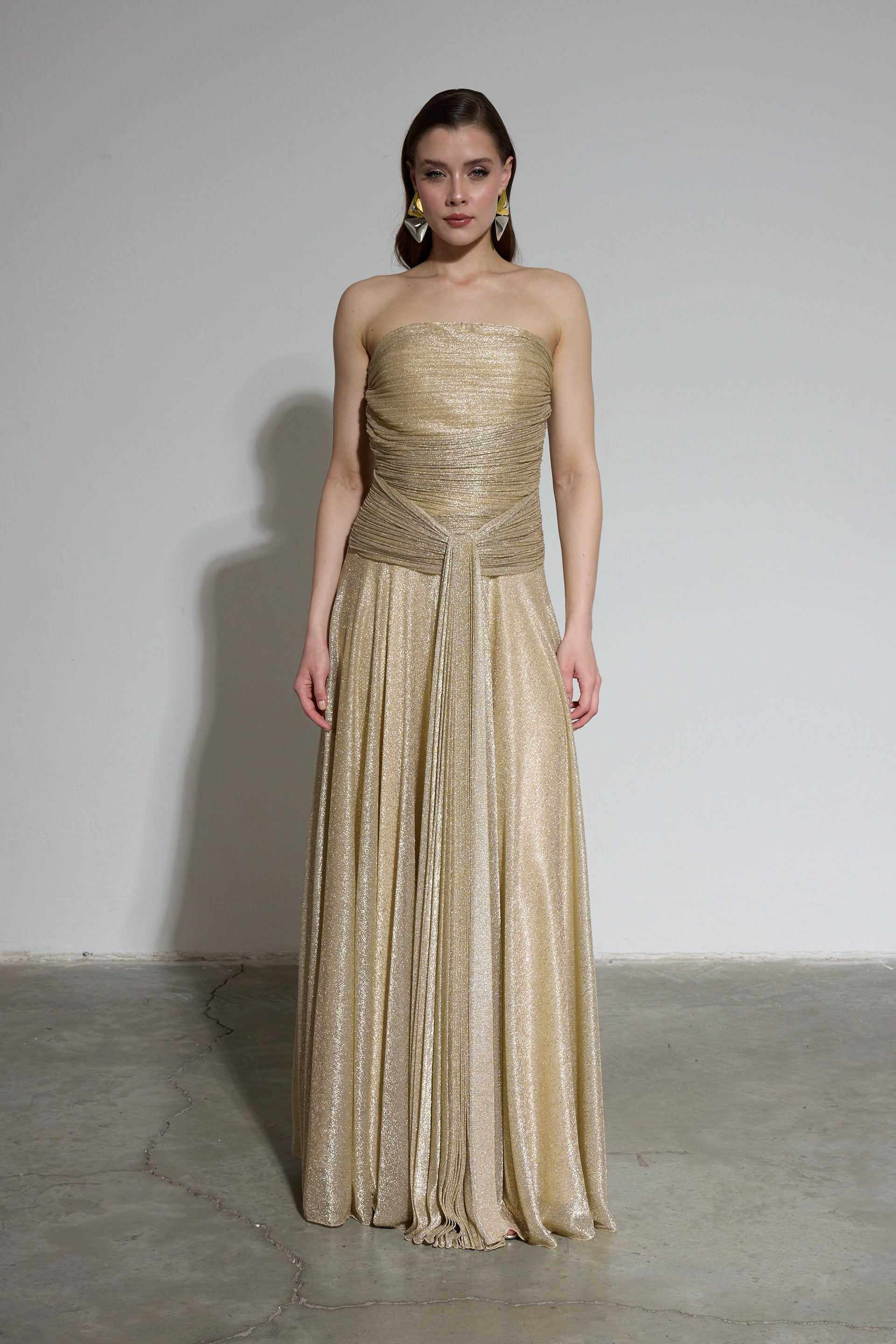 58724-9CARMENCarmen Gold Straplez Drapeli Simli Örme Abiye Elbise