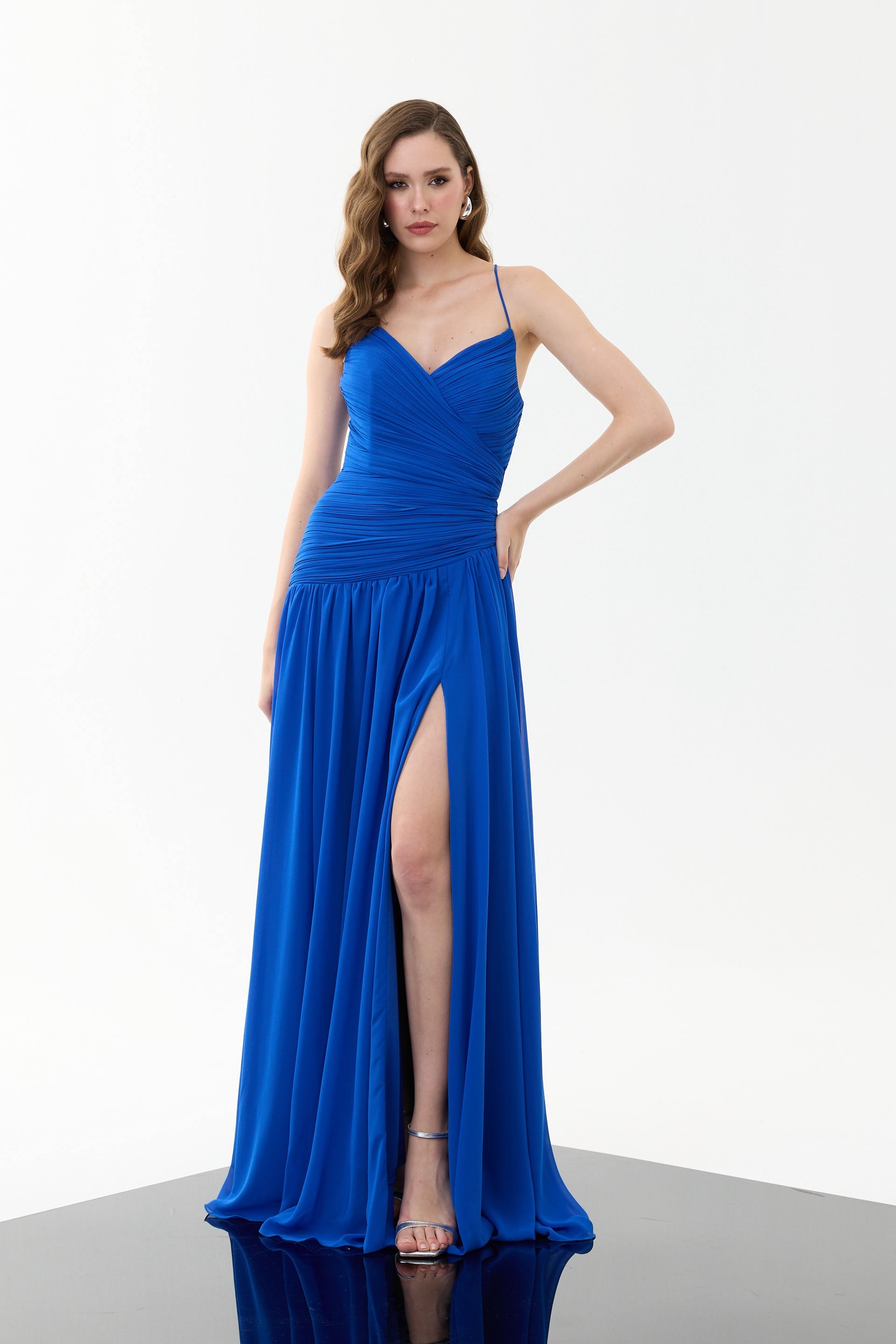 58738-25CARMENCarmen Saks Yırtmaçlı Sırt Dekolteli Şifon Abiye Elbise