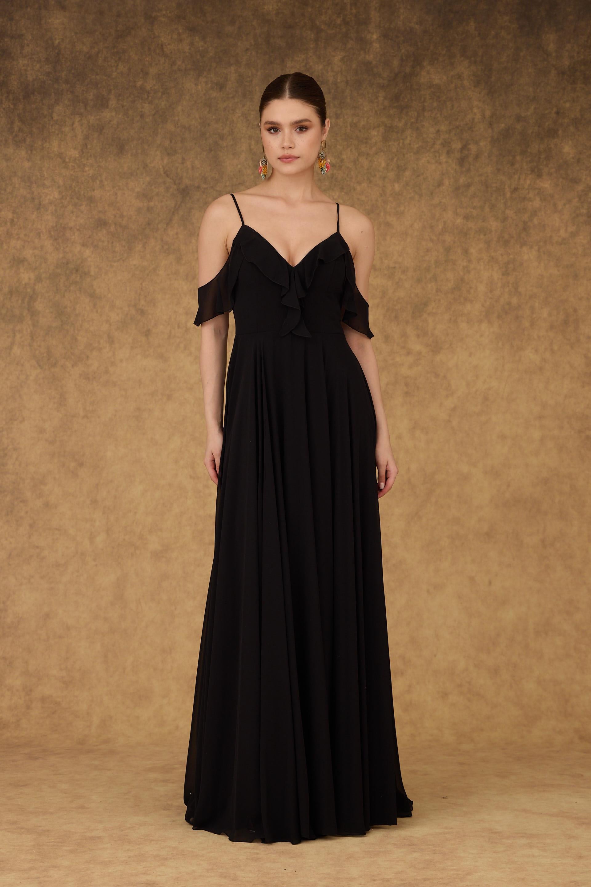 C55651-27CARMENCarmen Siyah Şifon Göğsü Volanlı Uzun Abiye Elbise