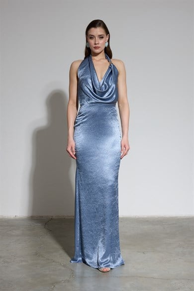 58714-54CARMENCarmen İndigo Sırt Dekolteli Aksesuarlı Saten Abiye Elbise